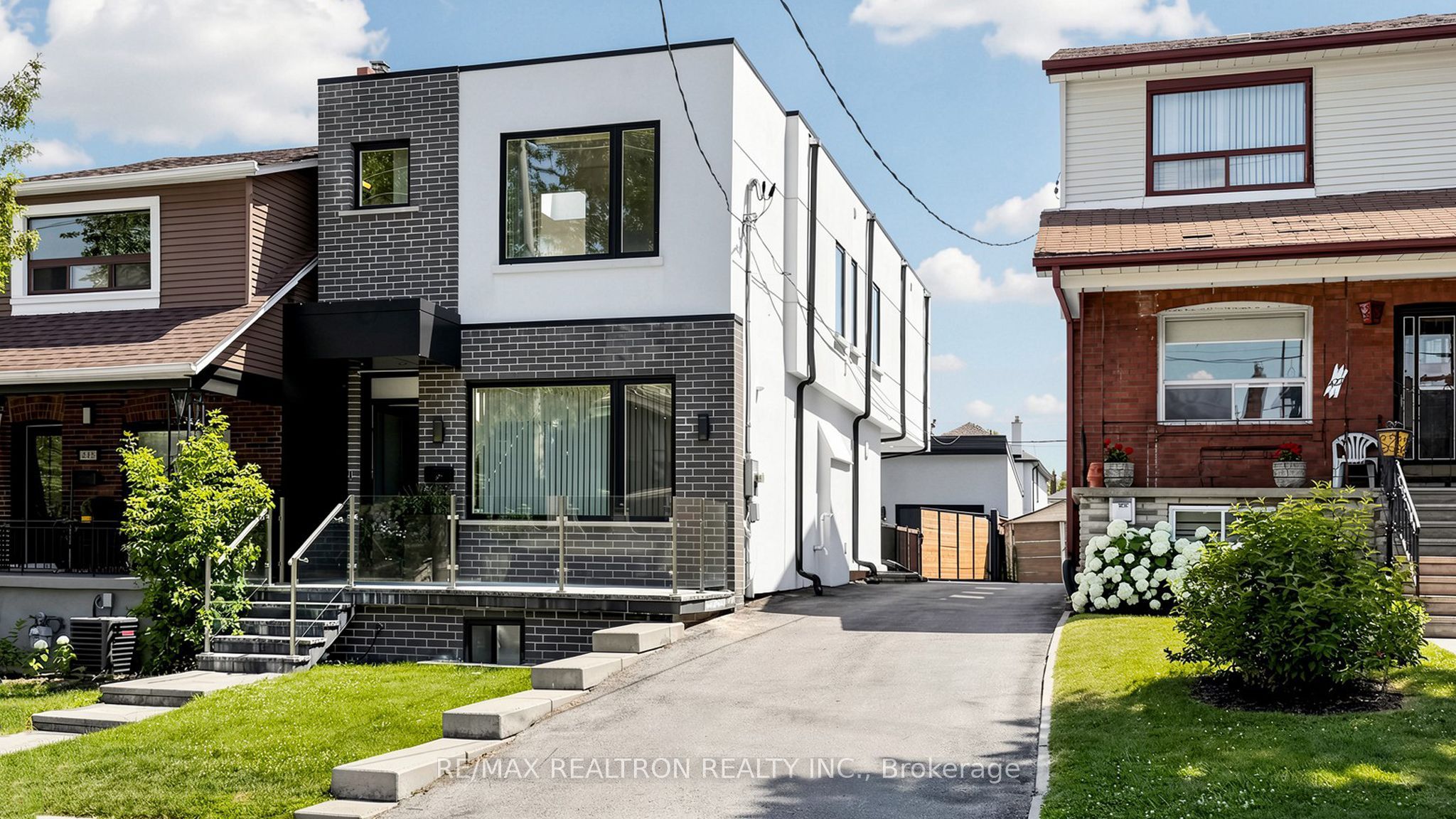 443 Northcliffe Boulevard, Toronto, ON M6E 3L3 photo 2