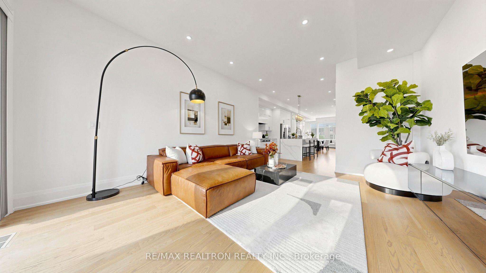 443 Northcliffe Boulevard, Toronto, ON M6E 3L3 photo 5