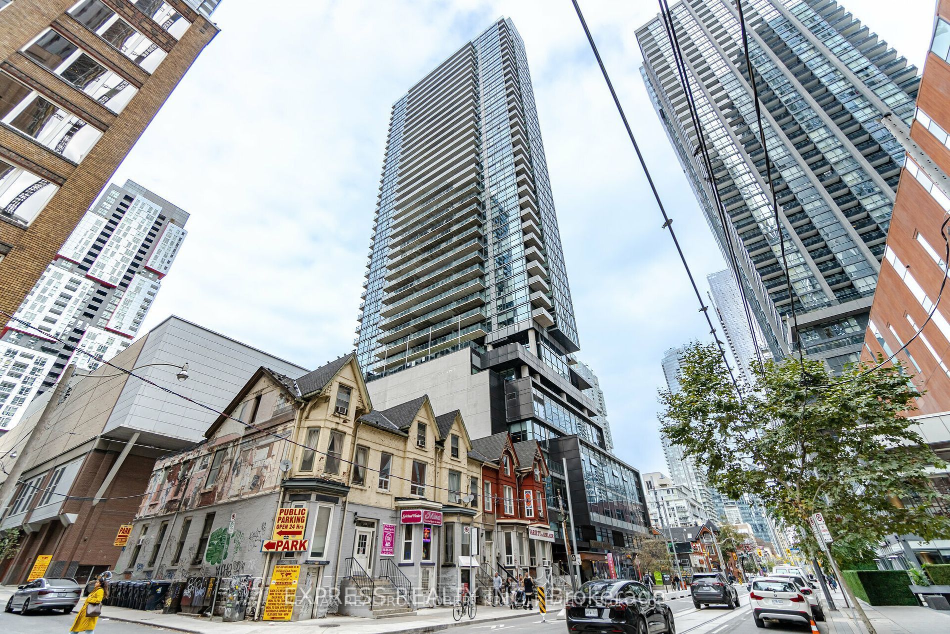 290 Adelaide Street W 1008, Toronto, ON M5V 0P3