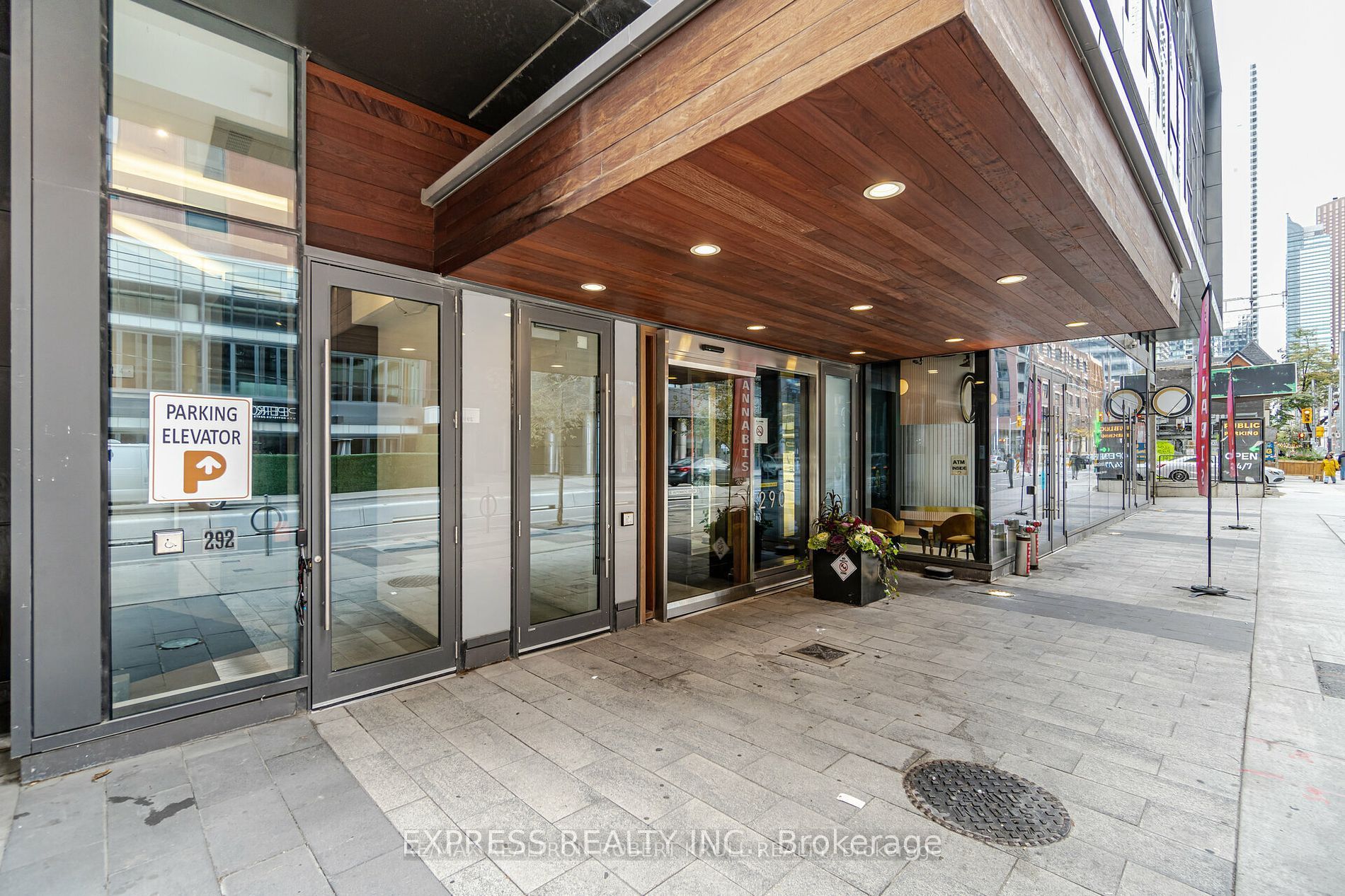 290 Adelaide Street W 1008, Toronto, ON M5V 0P3 photo 2