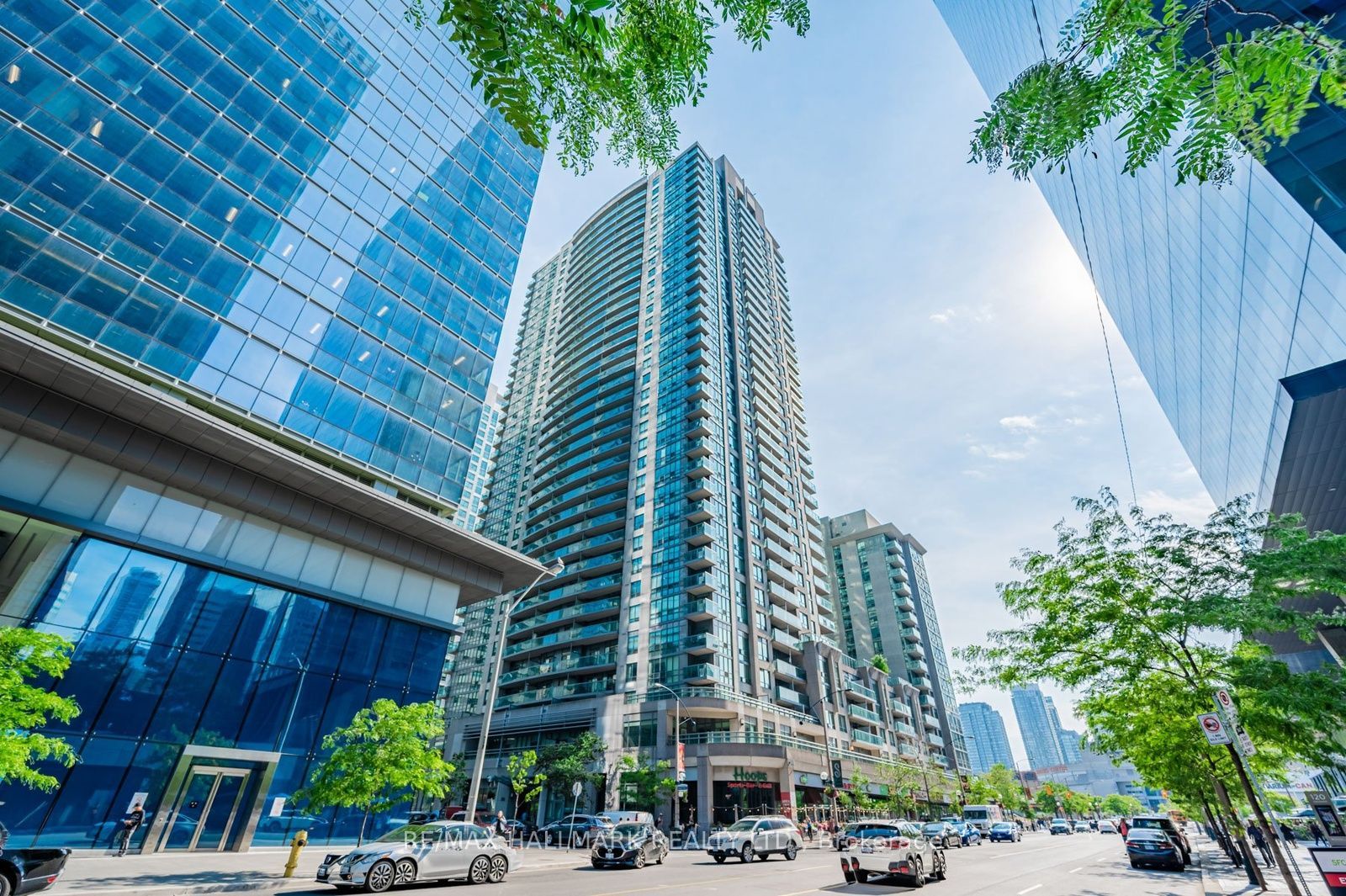 30 Grand Trunk Crescent 805, Toronto, ON M5J 3A4