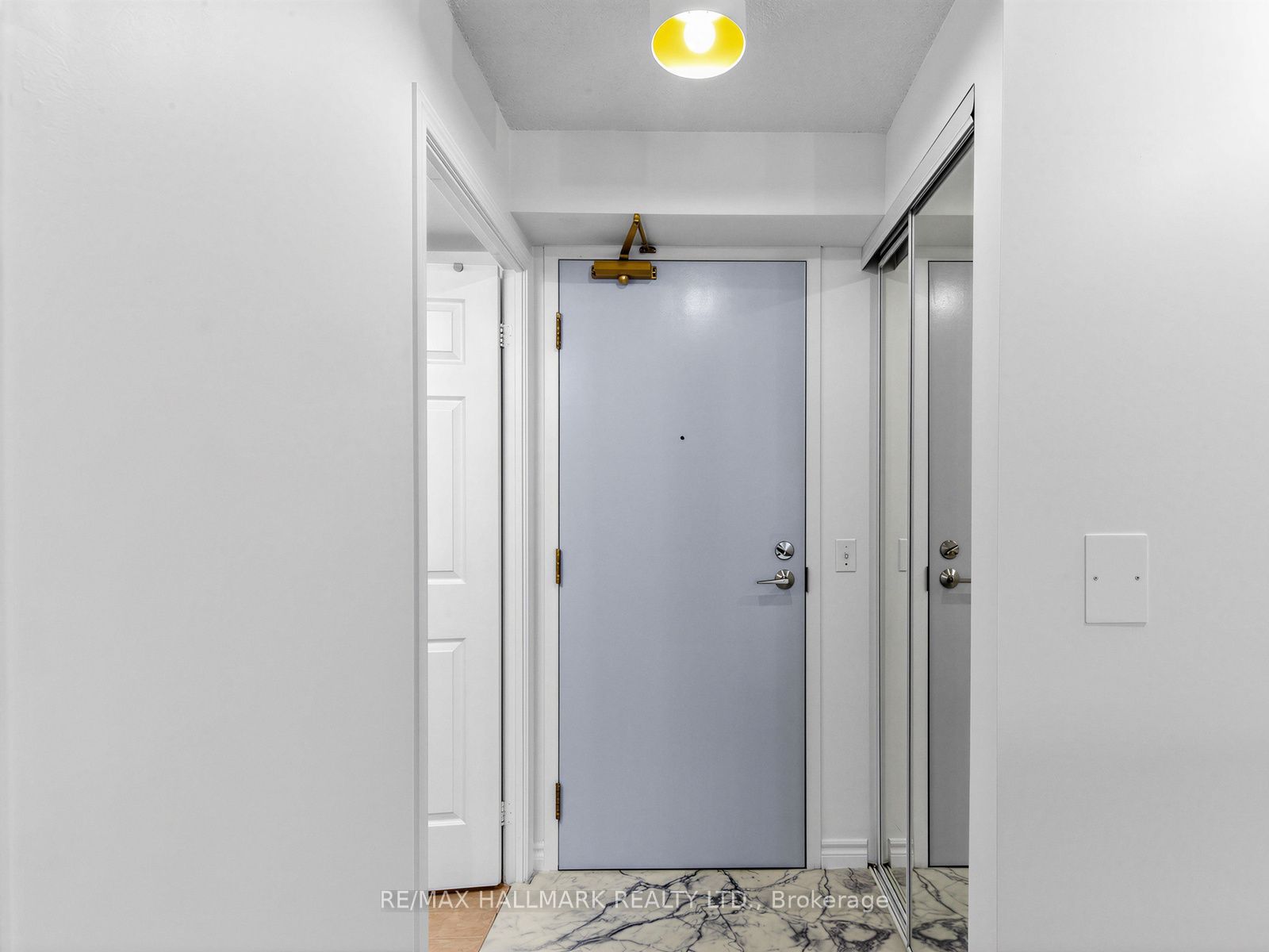 30 Grand Trunk Crescent 805, Toronto, ON M5J 3A4 photo 2