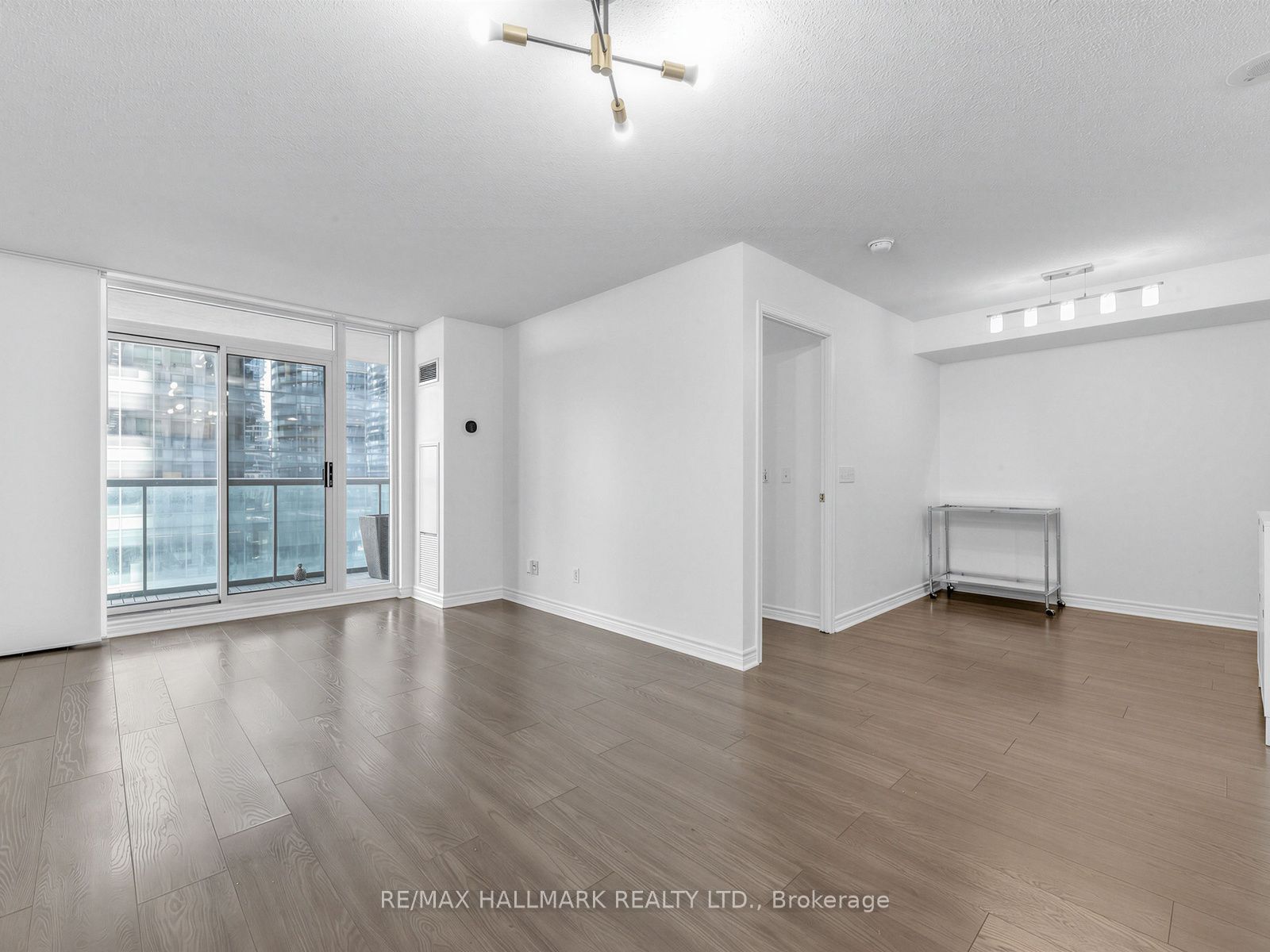 30 Grand Trunk Crescent 805, Toronto, ON M5J 3A4 photo 4