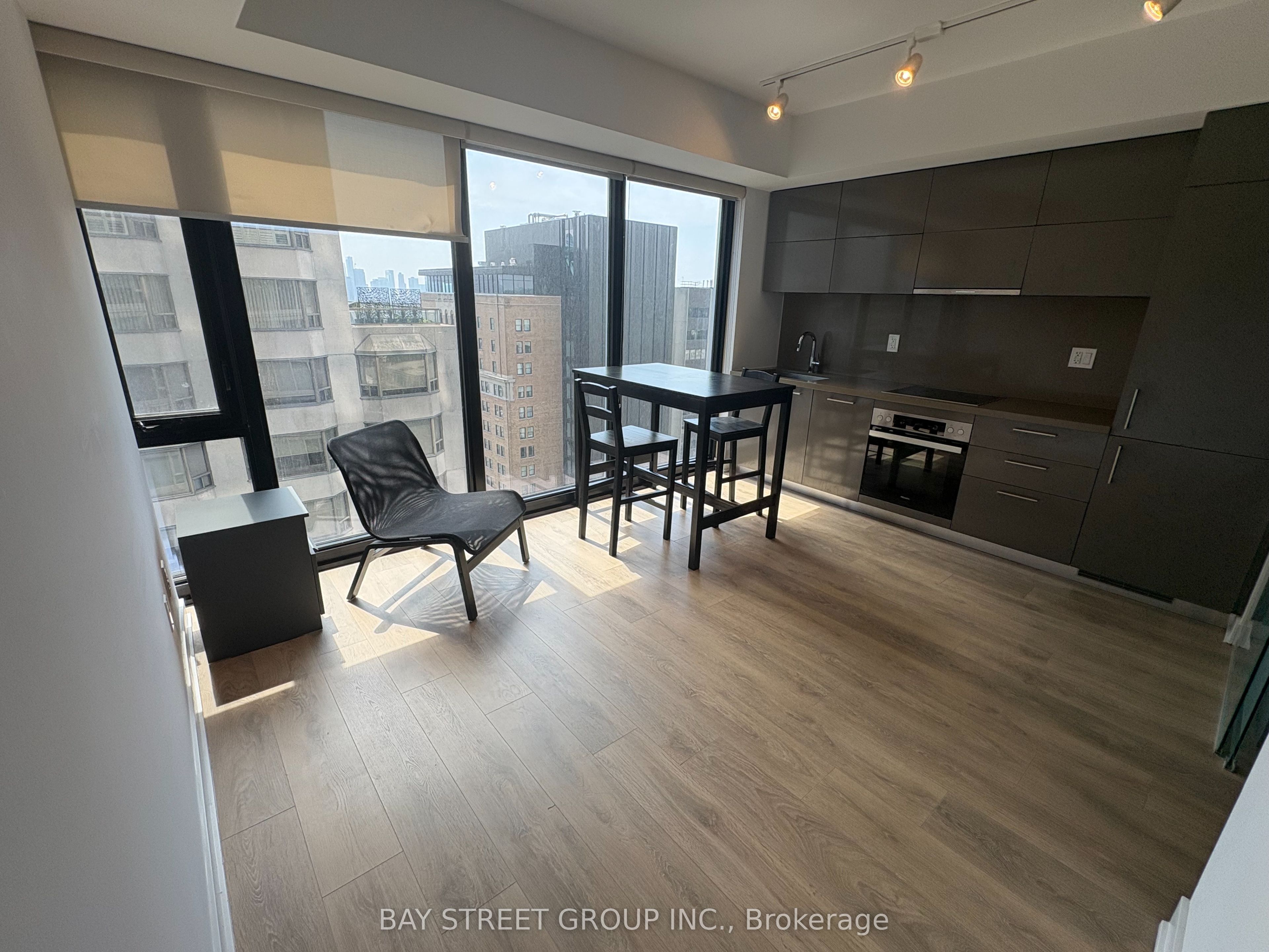 188 Cumberland Street 1909, Toronto, ON M5R 0B6 photo 2