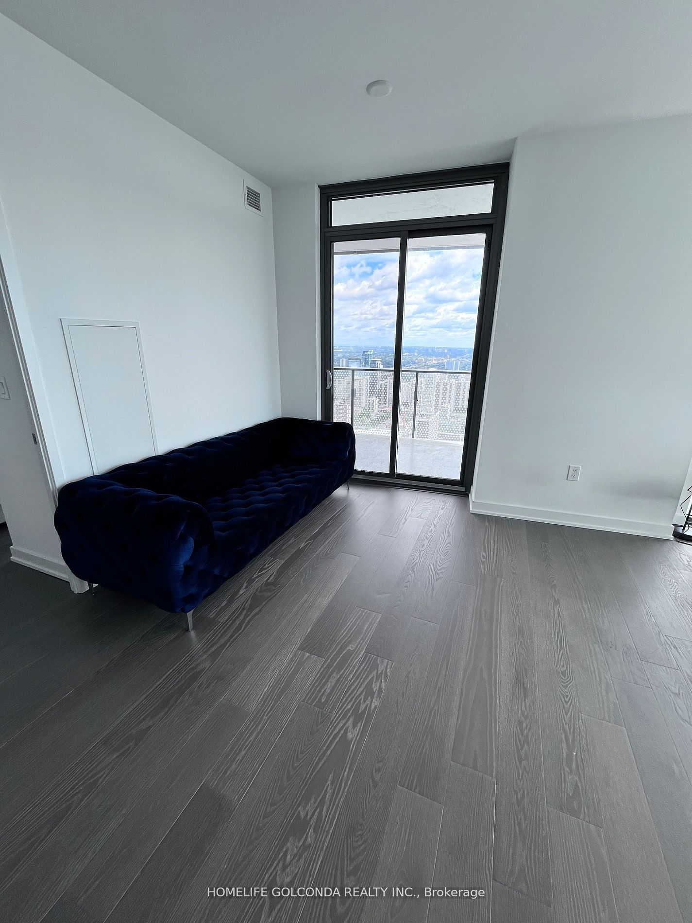 11 Wellesley Street W 5702, Toronto, ON M4Y 1E8 photo 5