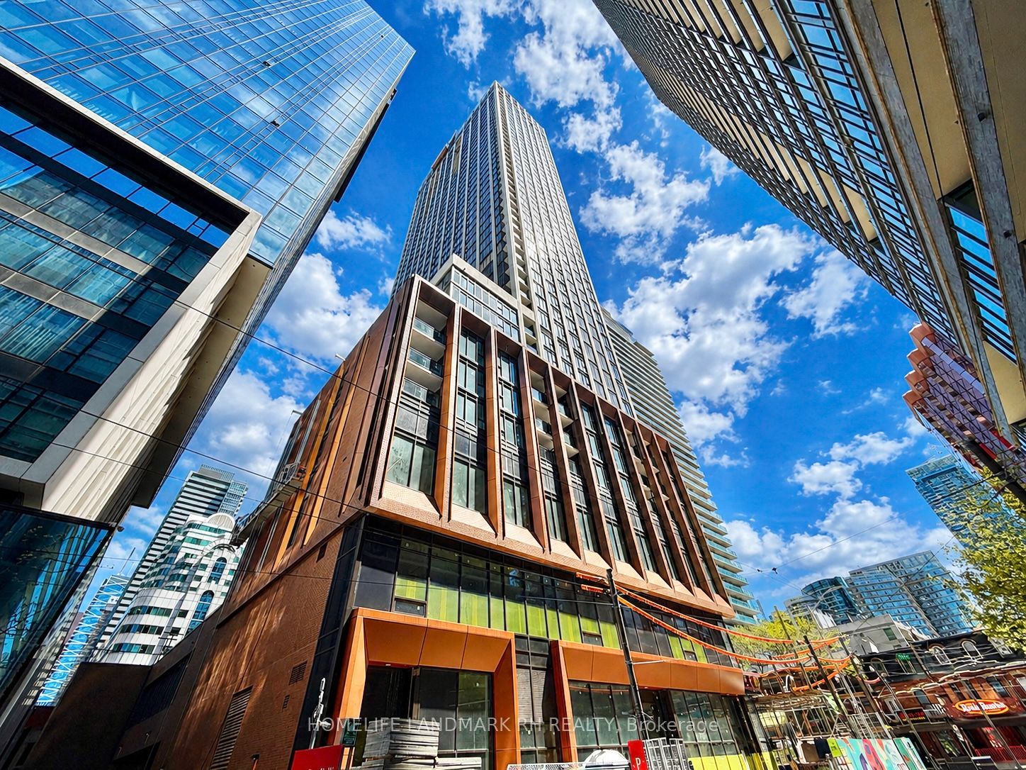 400 King Street W 619, Toronto, ON M5V 0X8