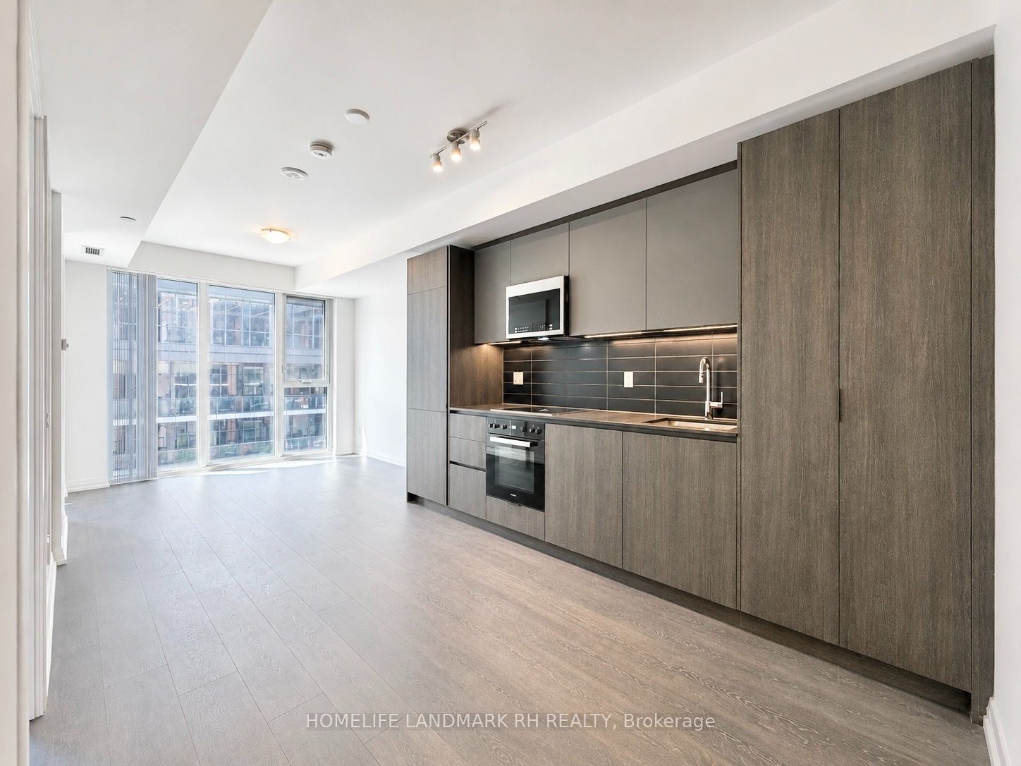 400 King Street W 619, Toronto, ON M5V 0X8 photo 2