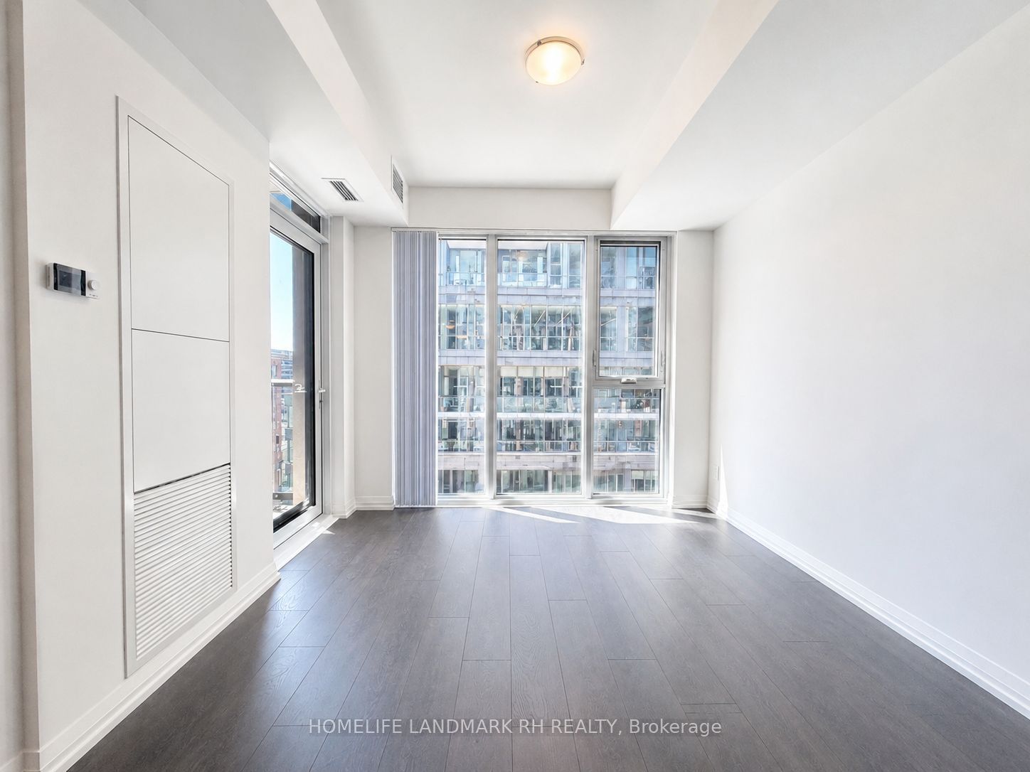 400 King Street W 619, Toronto, ON M5V 0X8 photo 3