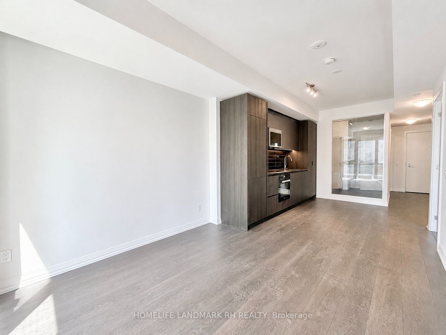400 King Street W 619, Toronto, ON M5V 0X8 photo 5