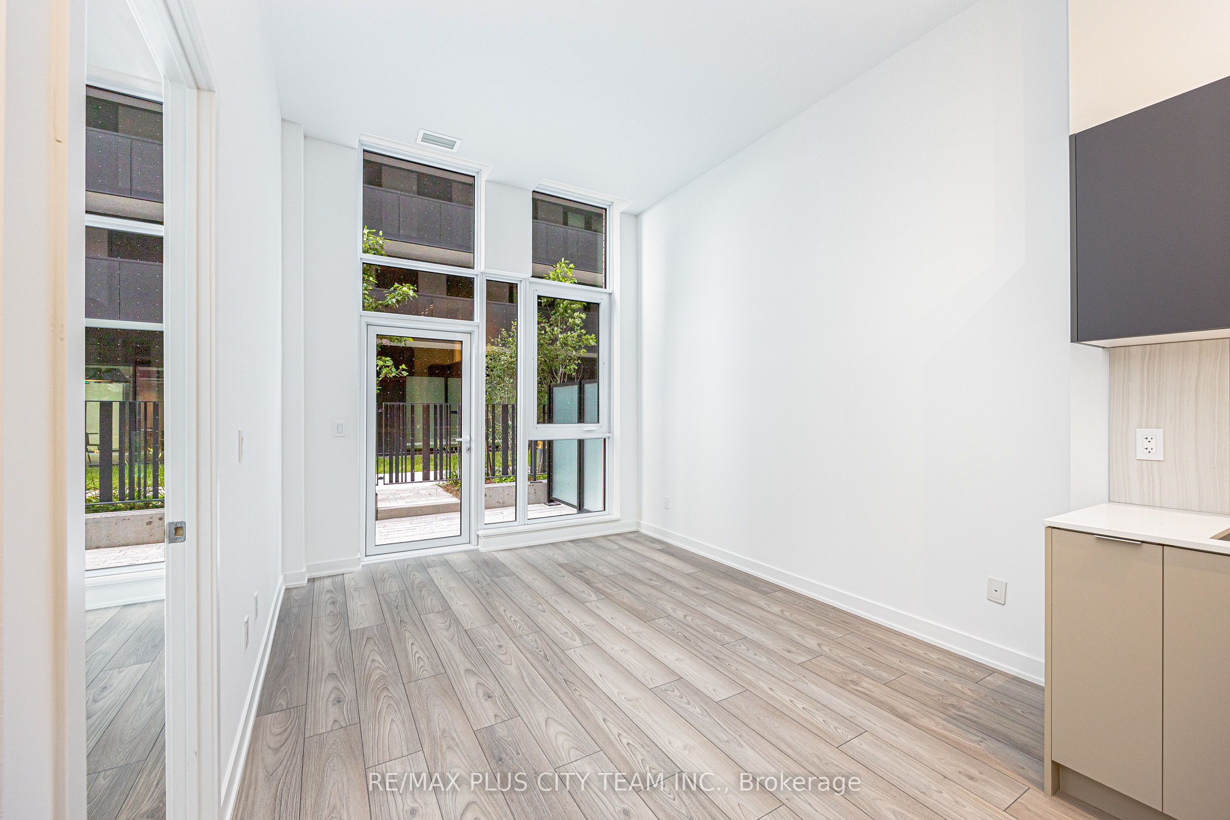 8 Tippett Road 105, Toronto, ON M3H 0E7 photo 2