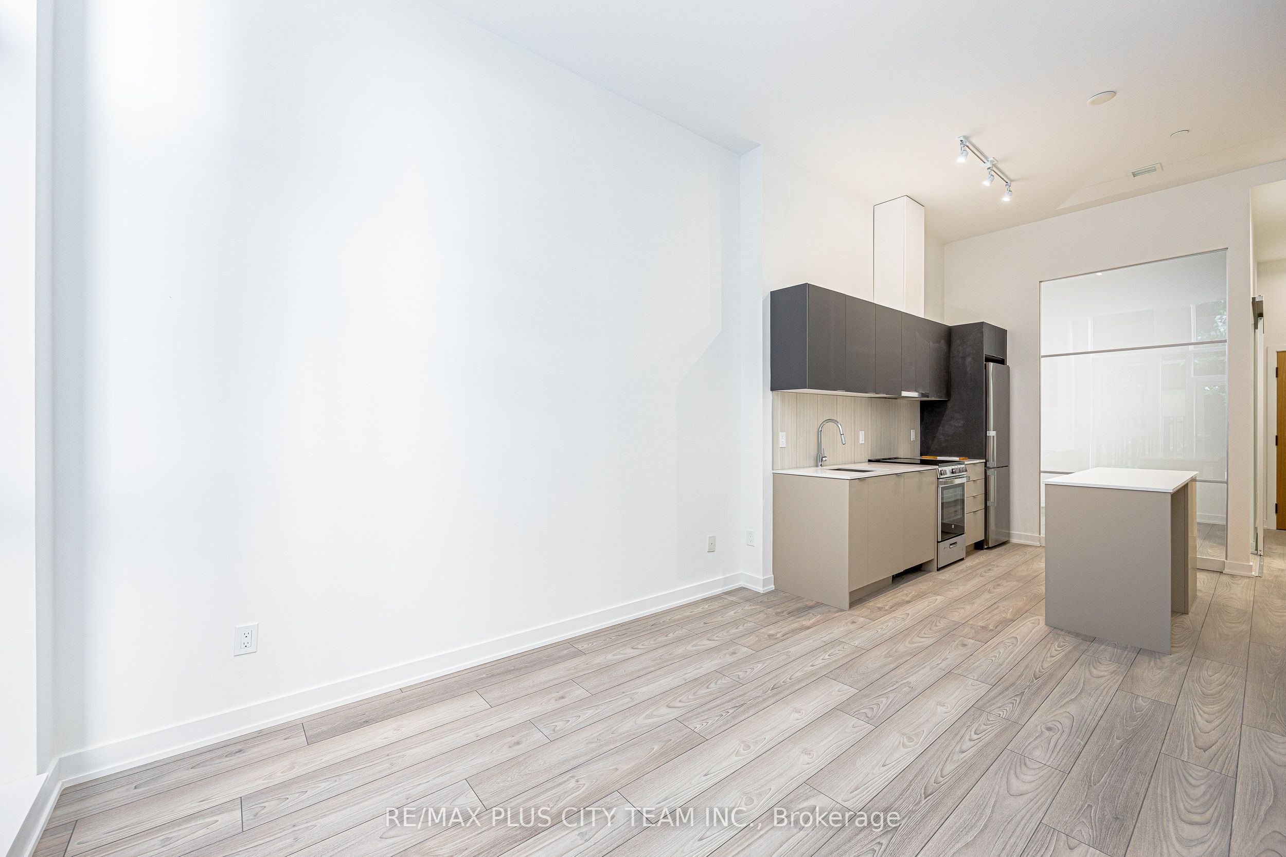 8 Tippett Road 105, Toronto, ON M3H 0E7 photo 3