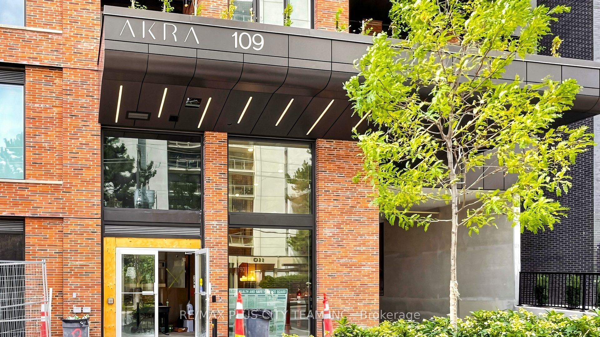 109 Erskine Avenue 1703, Toronto, ON M4P 0G6 photo 2