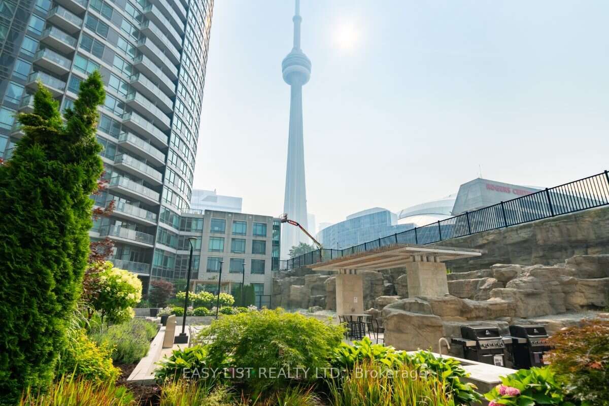 373 Front Street W 101, Toronto, ON M5V 3R7