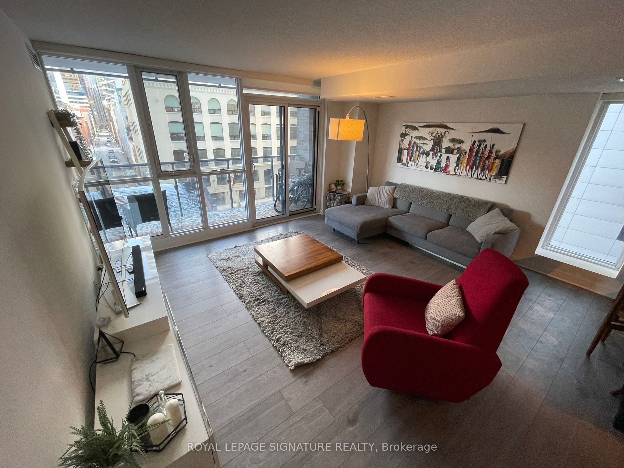 295 Adelaide Street W 414, Toronto, ON M5V 0L4