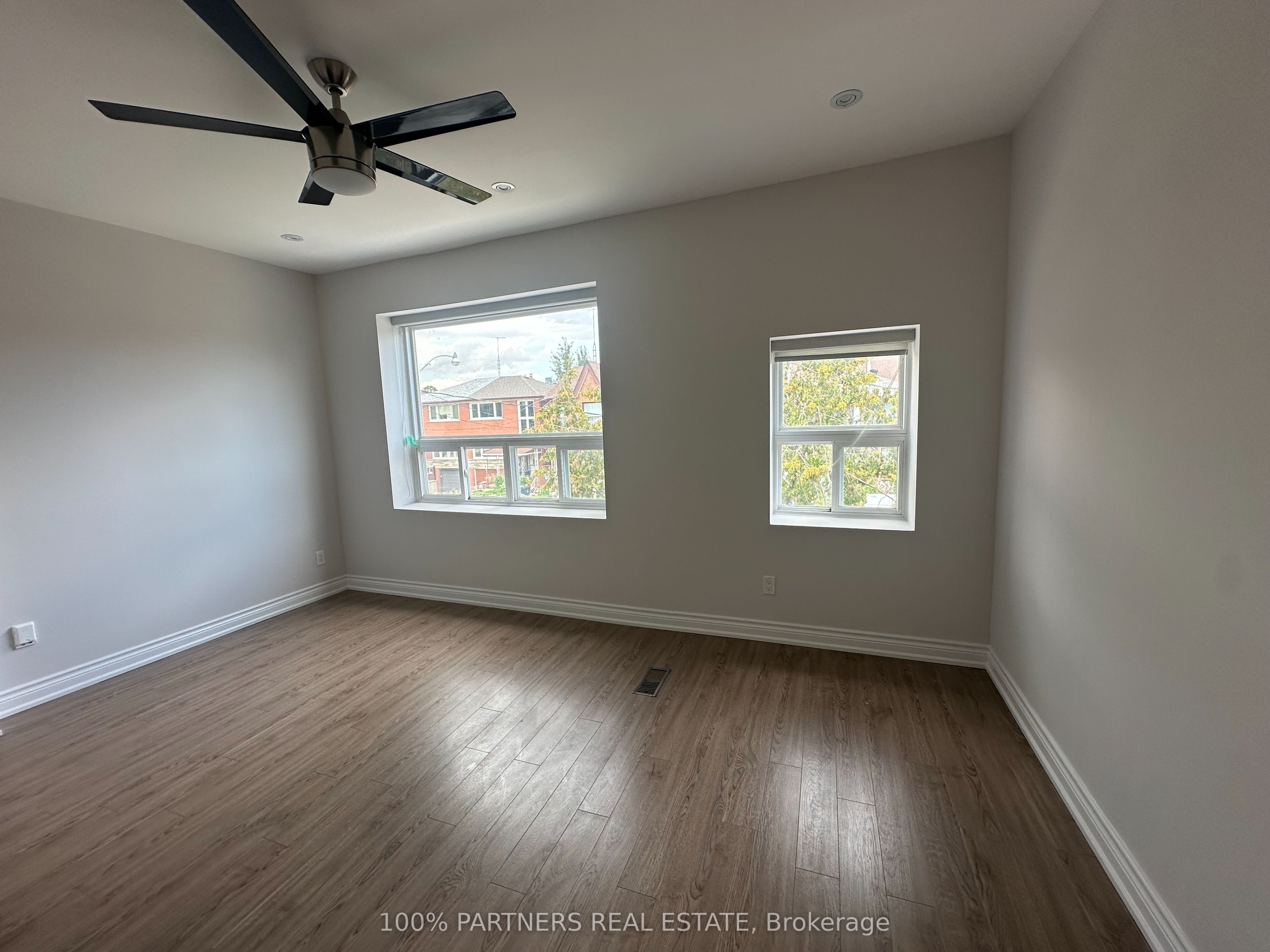 210 Bellwoods Avenue, Toronto, ON M6J 2R1 photo 2