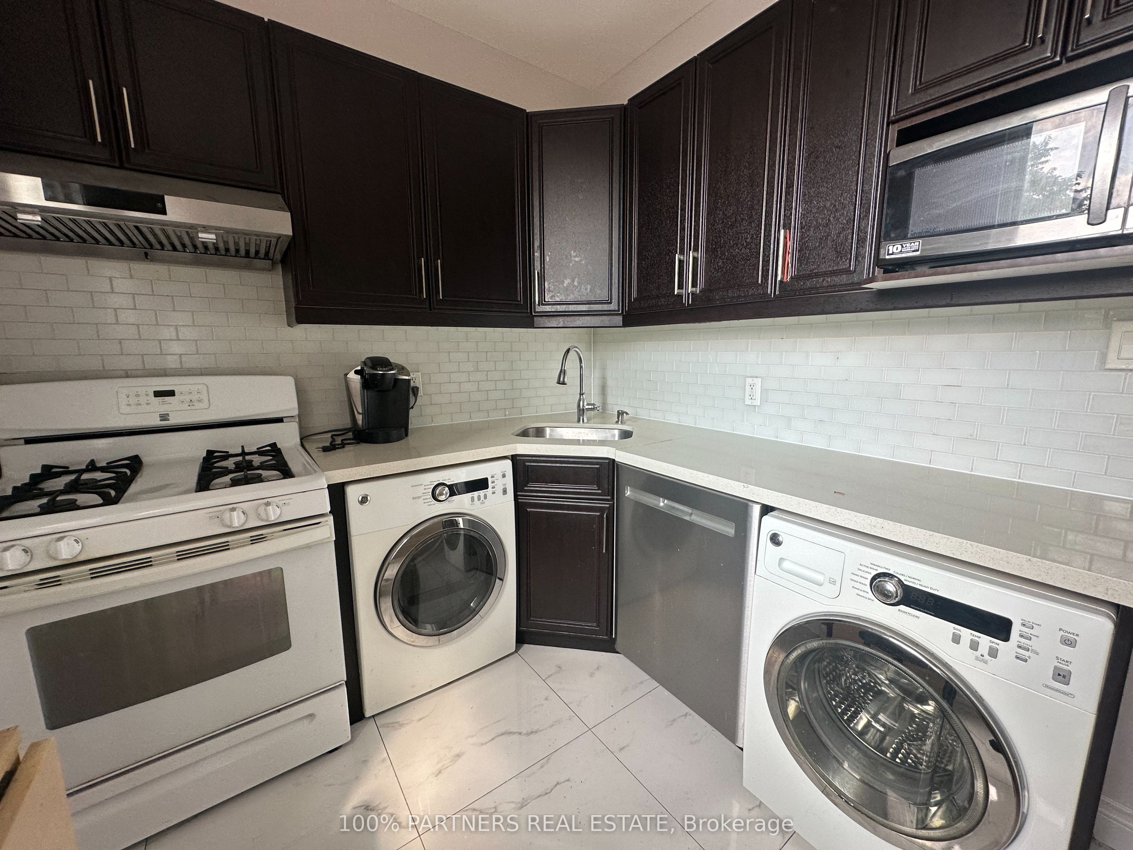 210 Bellwoods Avenue, Toronto, ON M6J 2R1 photo 5