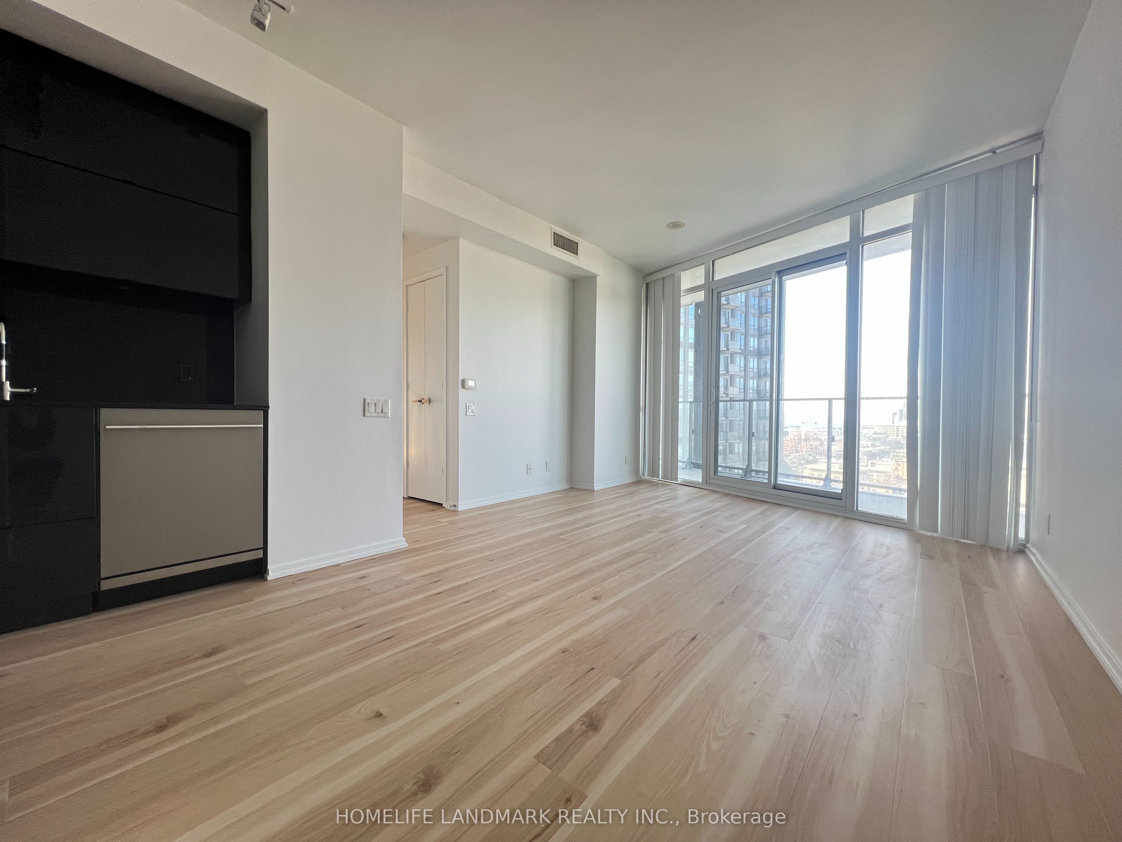 125 Peter Street 2301, Toronto, ON M5V 2G9 photo 2