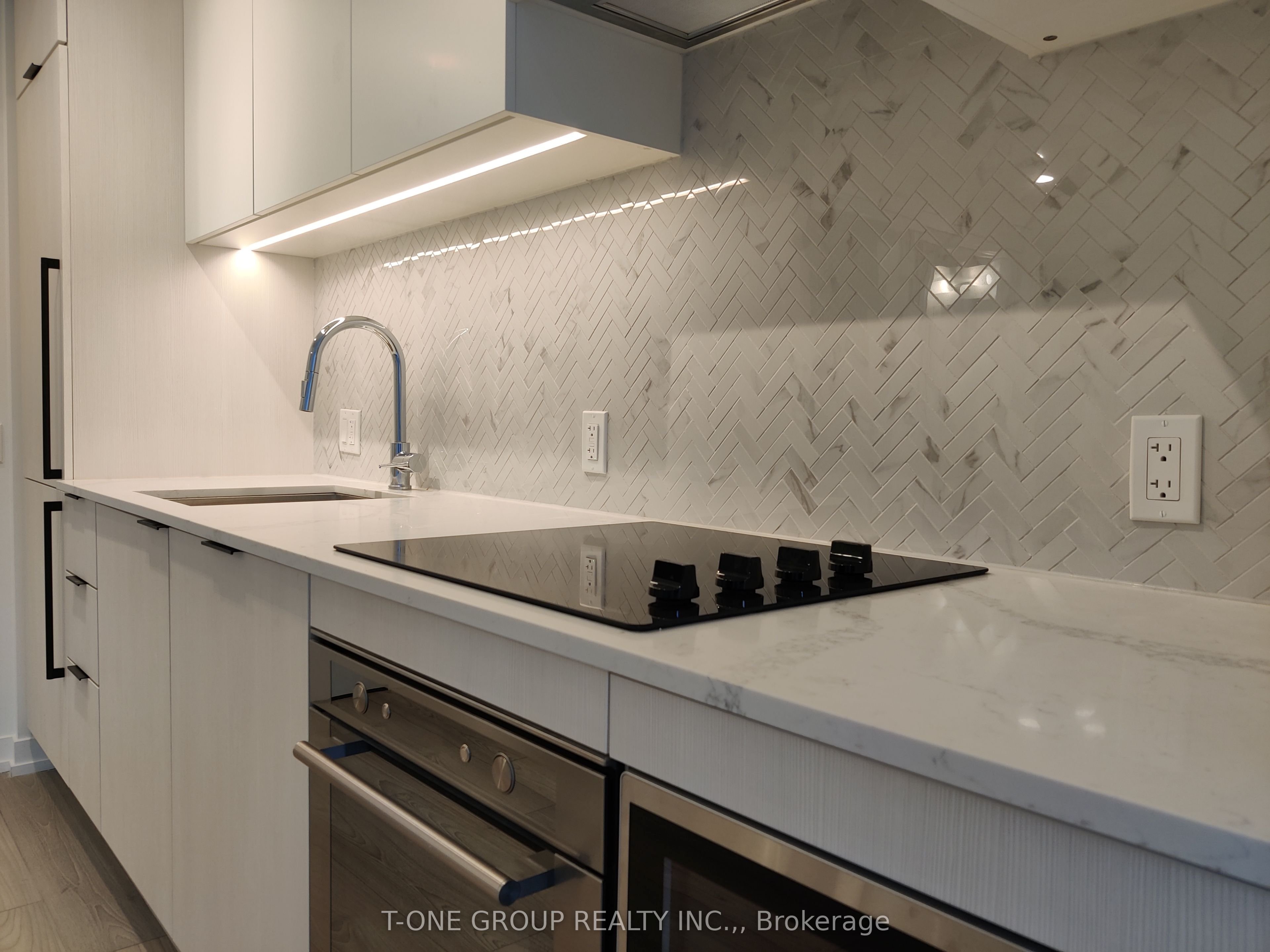 82 Dalhousie Street 1805, Toronto, ON M5B 0C5