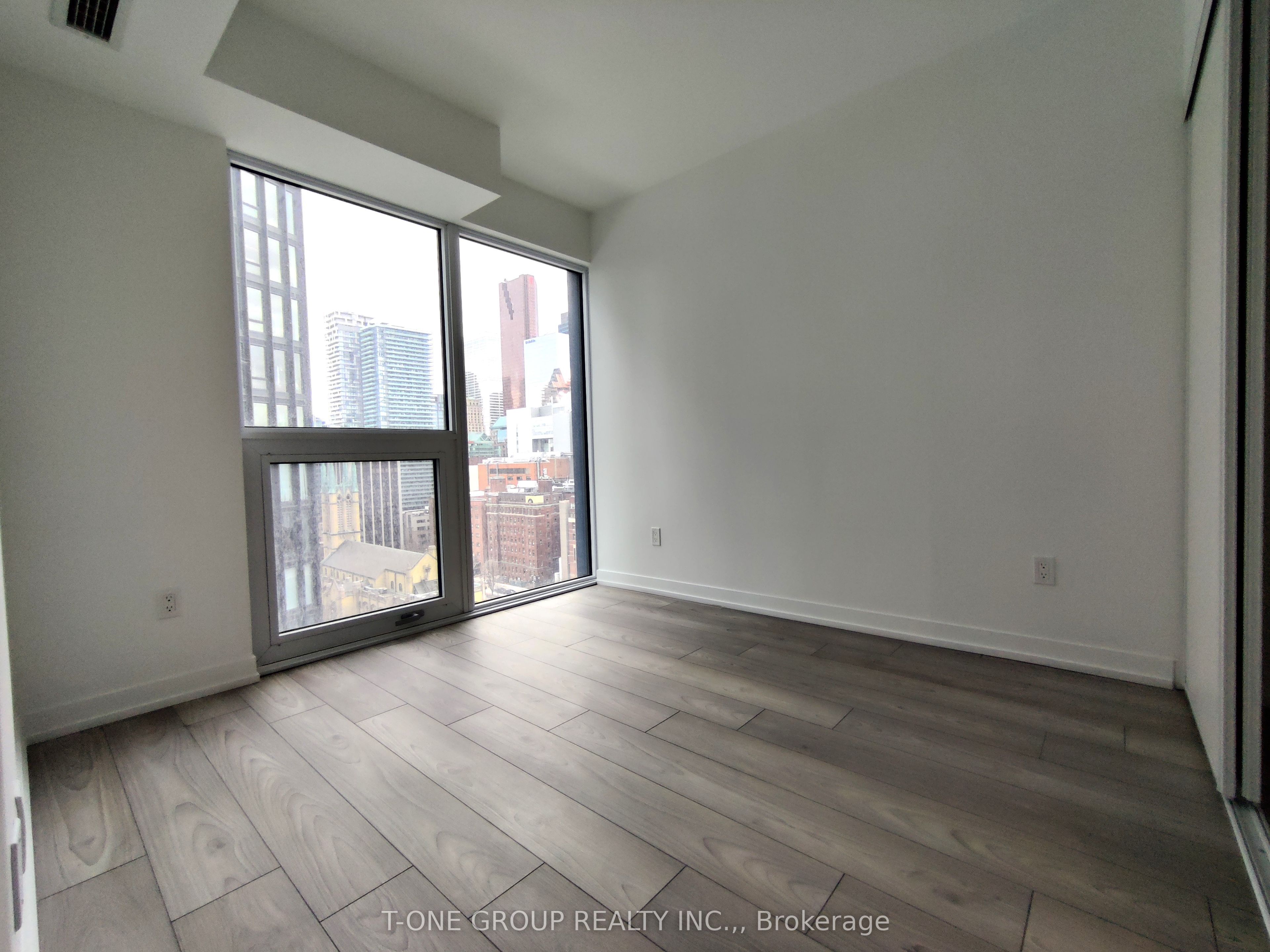 82 Dalhousie Street 1805, Toronto, ON M5B 0C5 photo 4