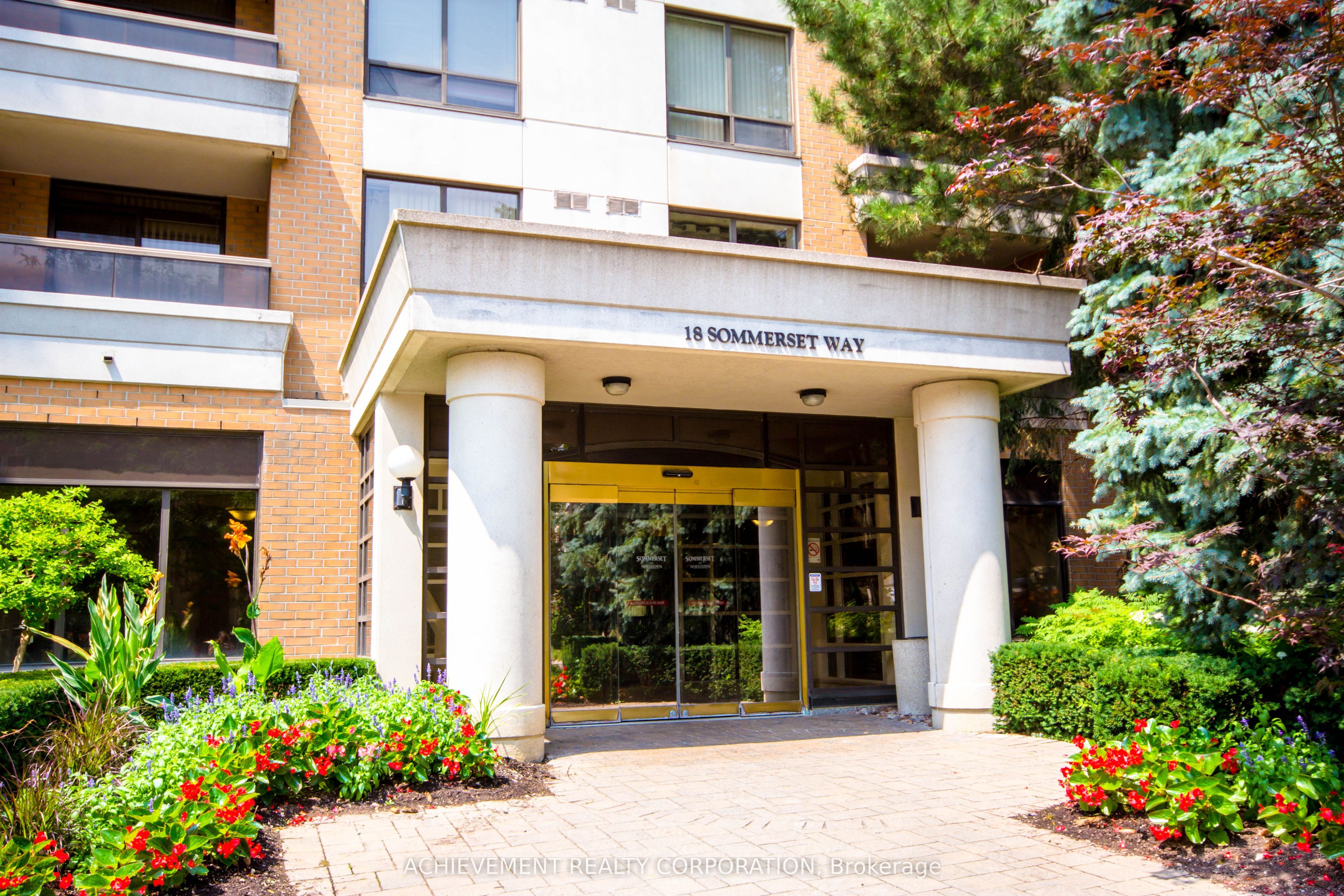 18 Sommerset Way 1016, Toronto, ON M2N 6X5 photo 2