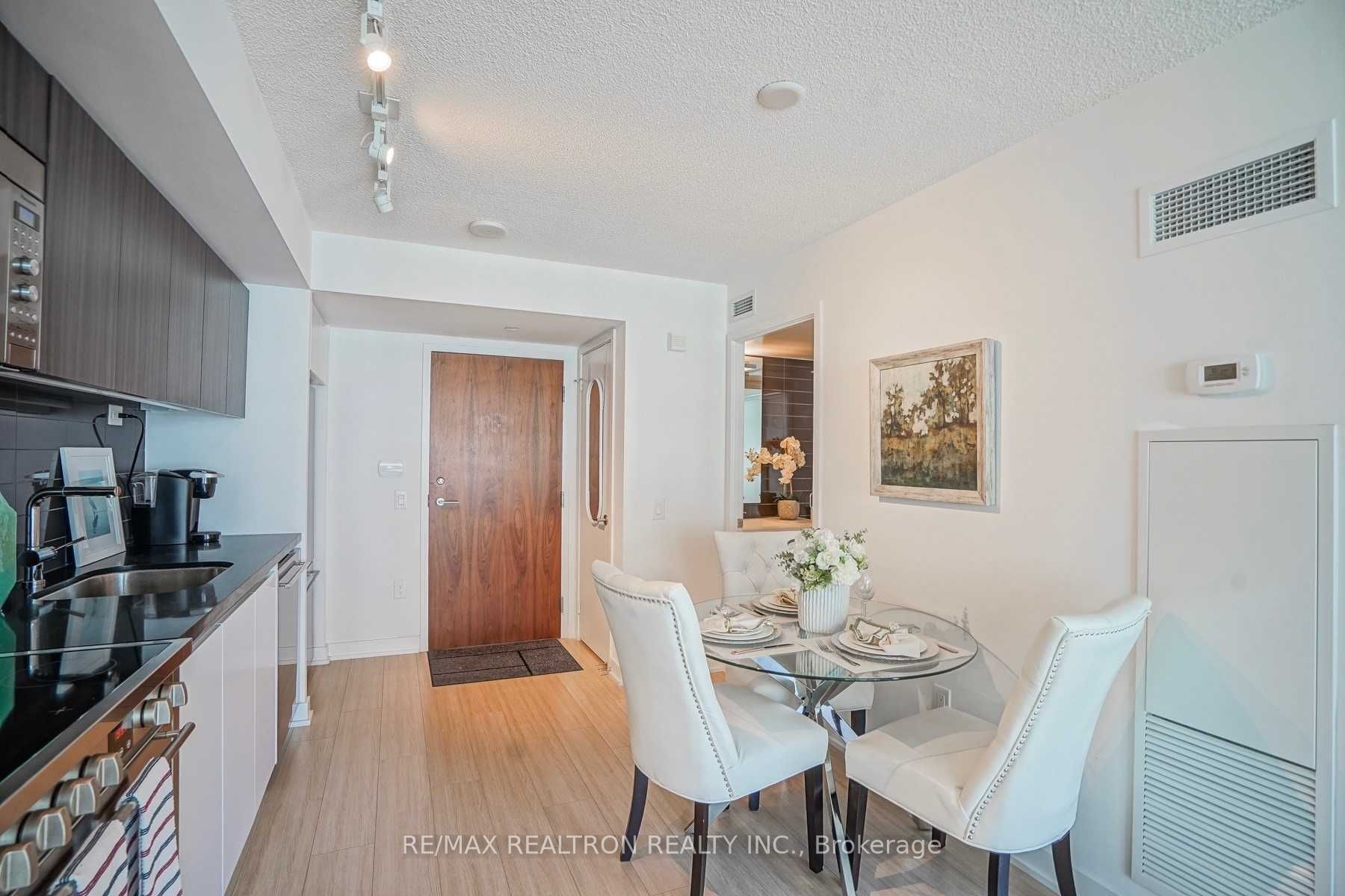 85 Queens Wharf Road 511, Toronto, ON M5V 0J9 photo 4