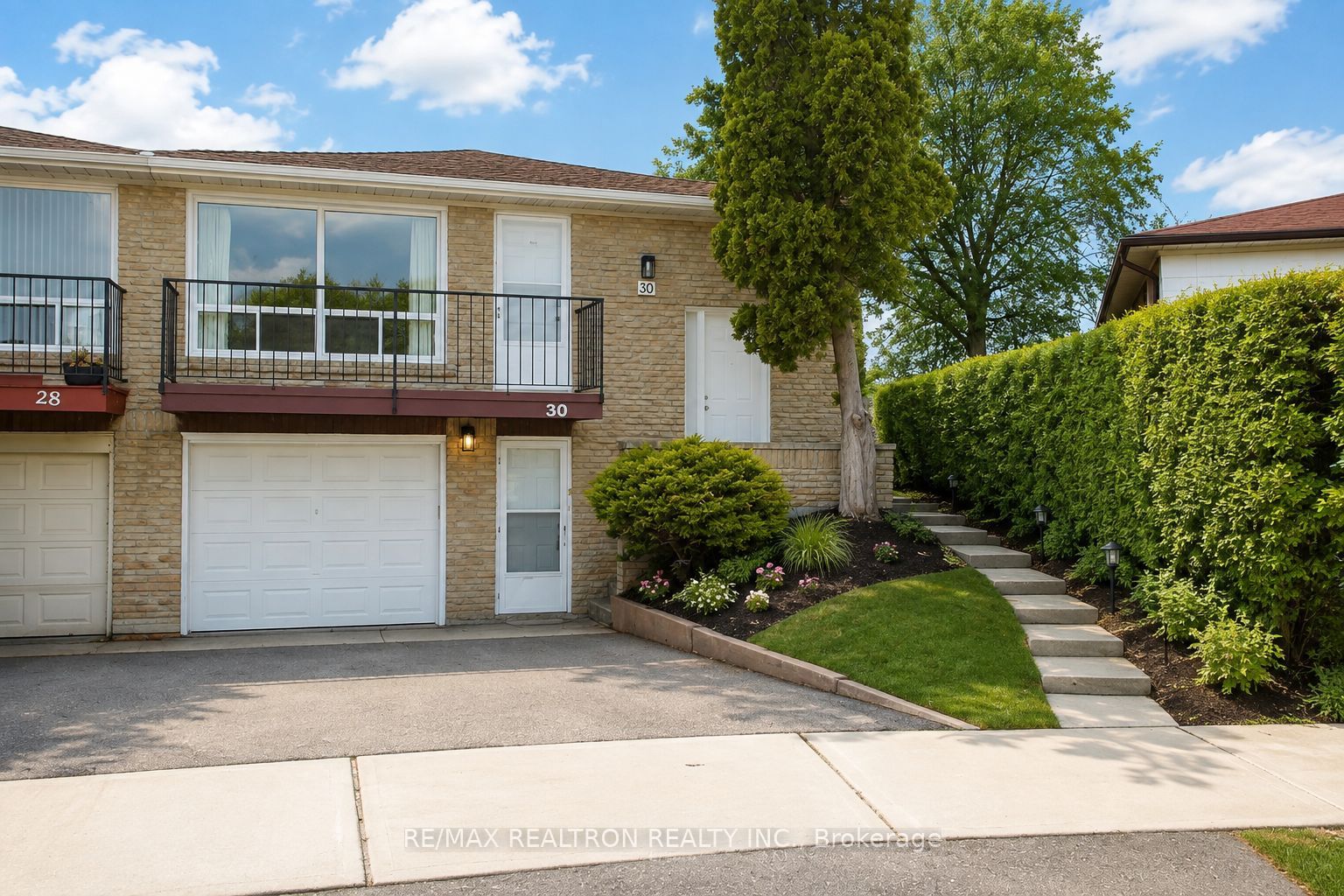 30 Lowbank Court Lower, Toronto, ON M2M 3A4