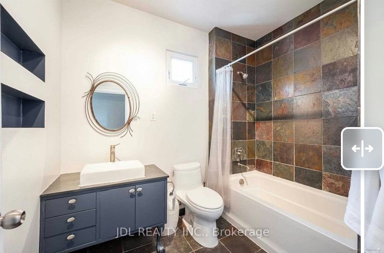 137 Denison Ave Avenue Suite A 2nd Floor, Toronto, ON M5T 2N2 photo 5