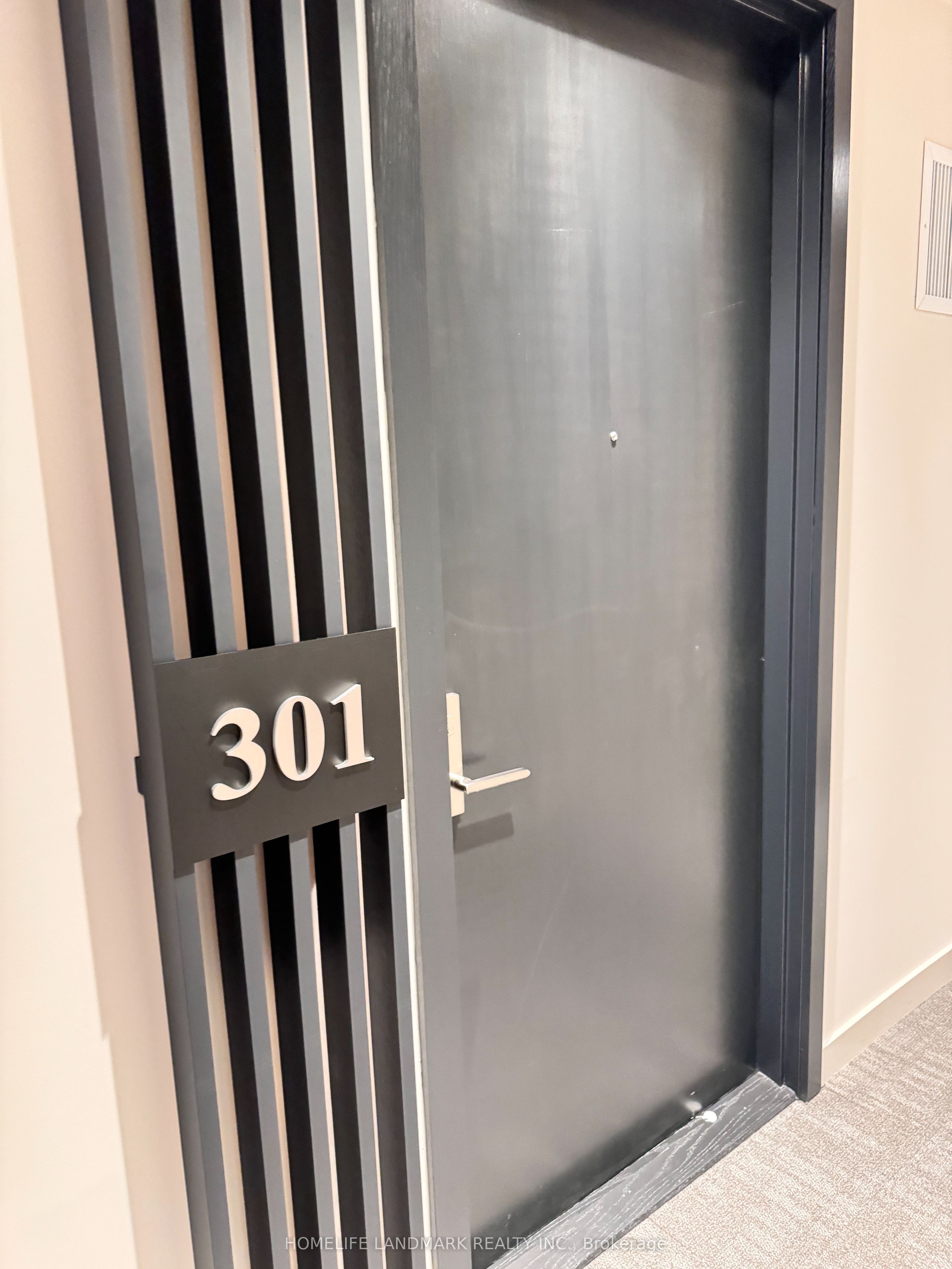 81 Wellesley Street E 301, Toronto, ON M4Y 0C5 photo 2