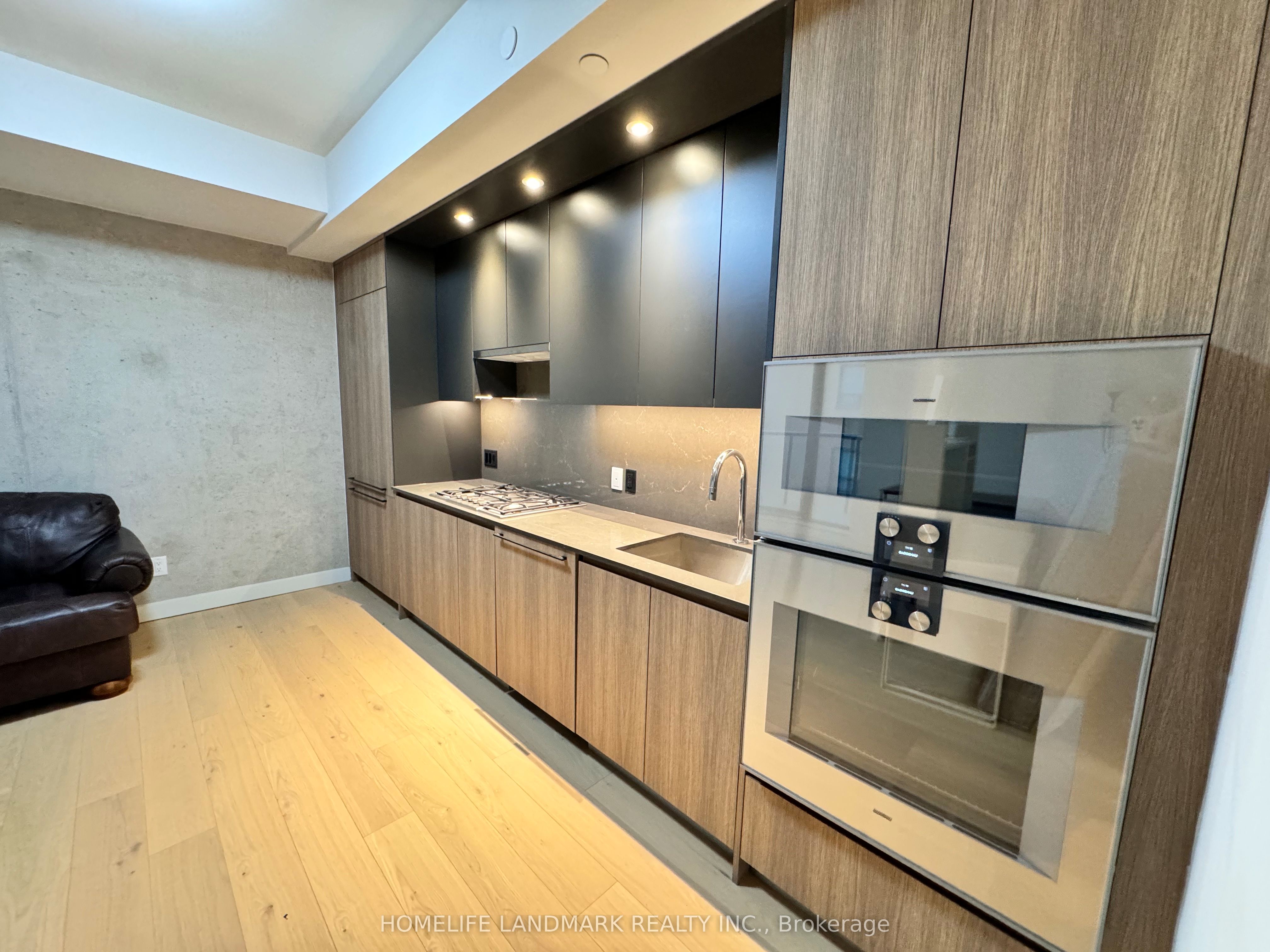 81 Wellesley Street E 301, Toronto, ON M4Y 0C5 photo 4