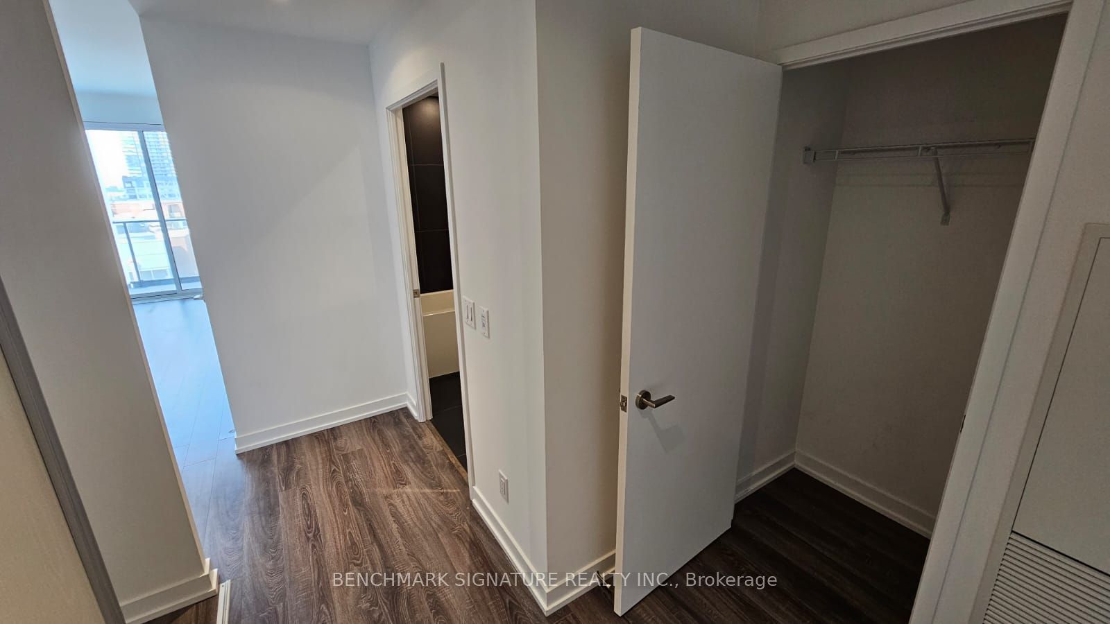 20 Edward Street 2513, Toronto, ON M5G 0C5 photo 4