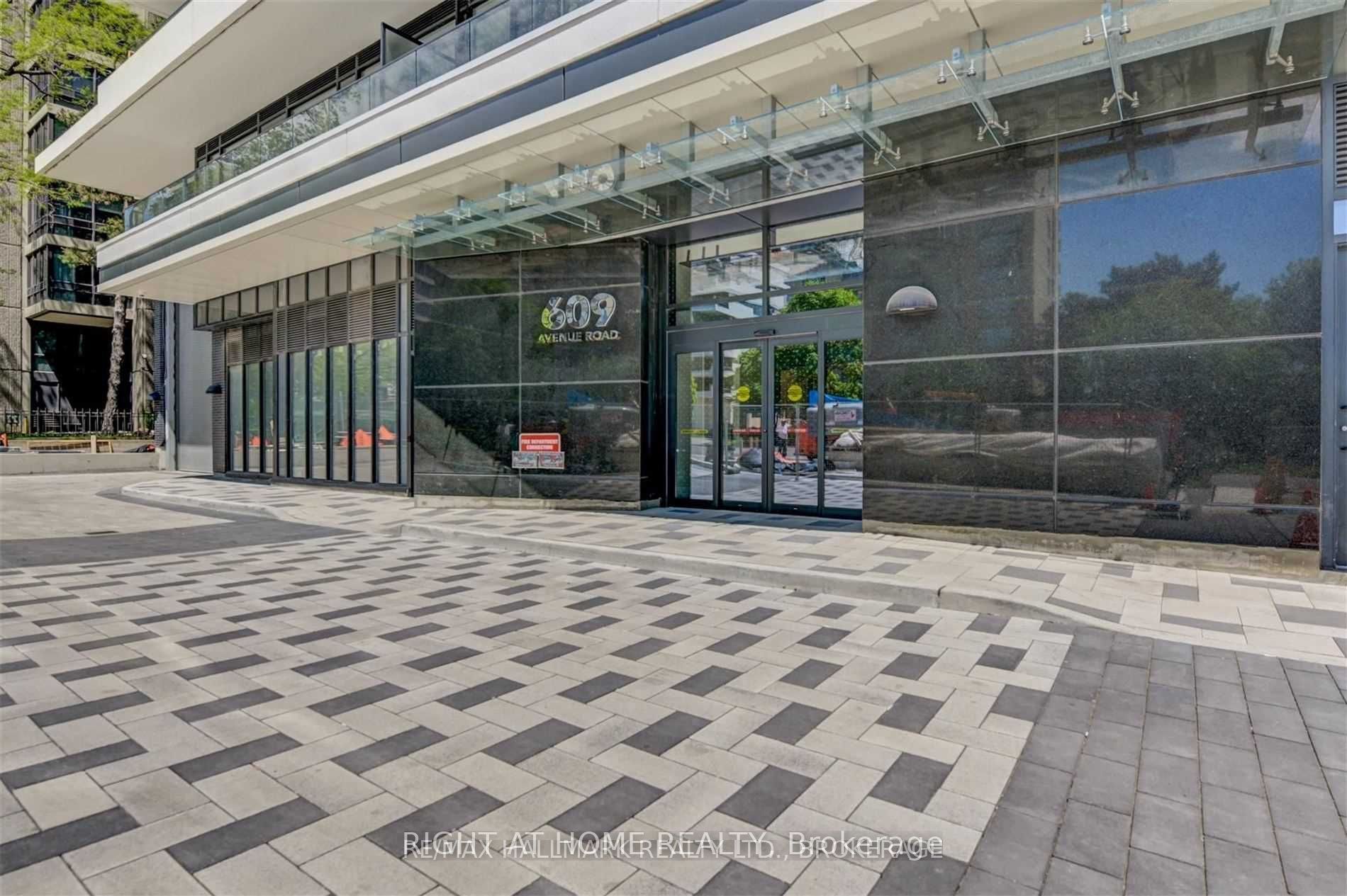 609 Avenue Road 1806, Toronto, ON M4V 2K3 photo 2
