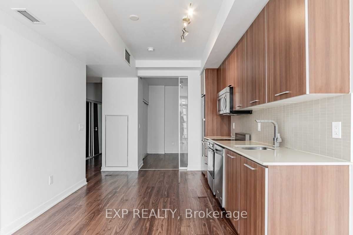 105 George Street 1311, Toronto, ON M5A 0L4 photo 5