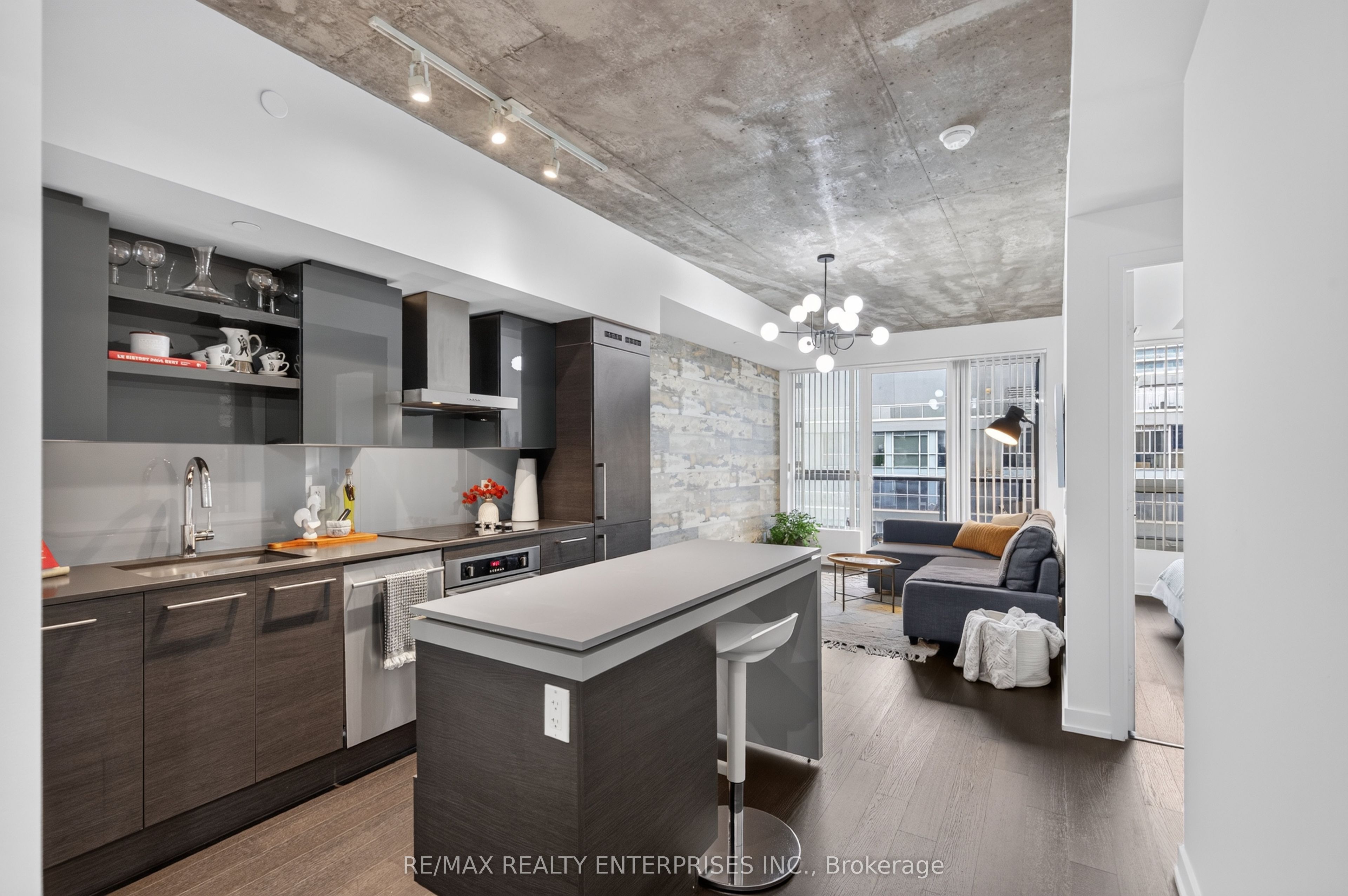 1030 King Street W 942, Toronto, ON M6K 1E6 photo 2