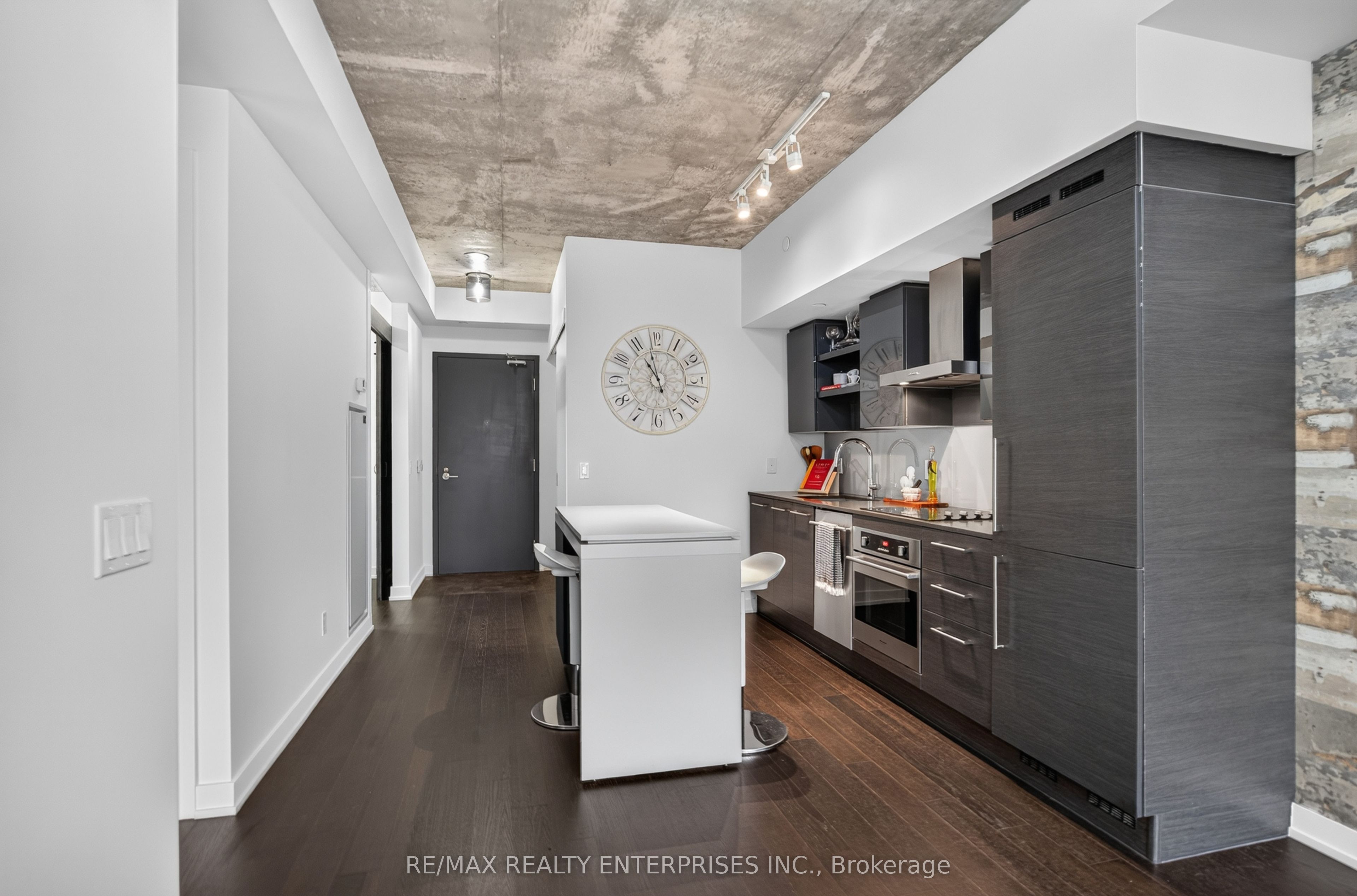 1030 King Street W 942, Toronto, ON M6K 1E6 photo 3