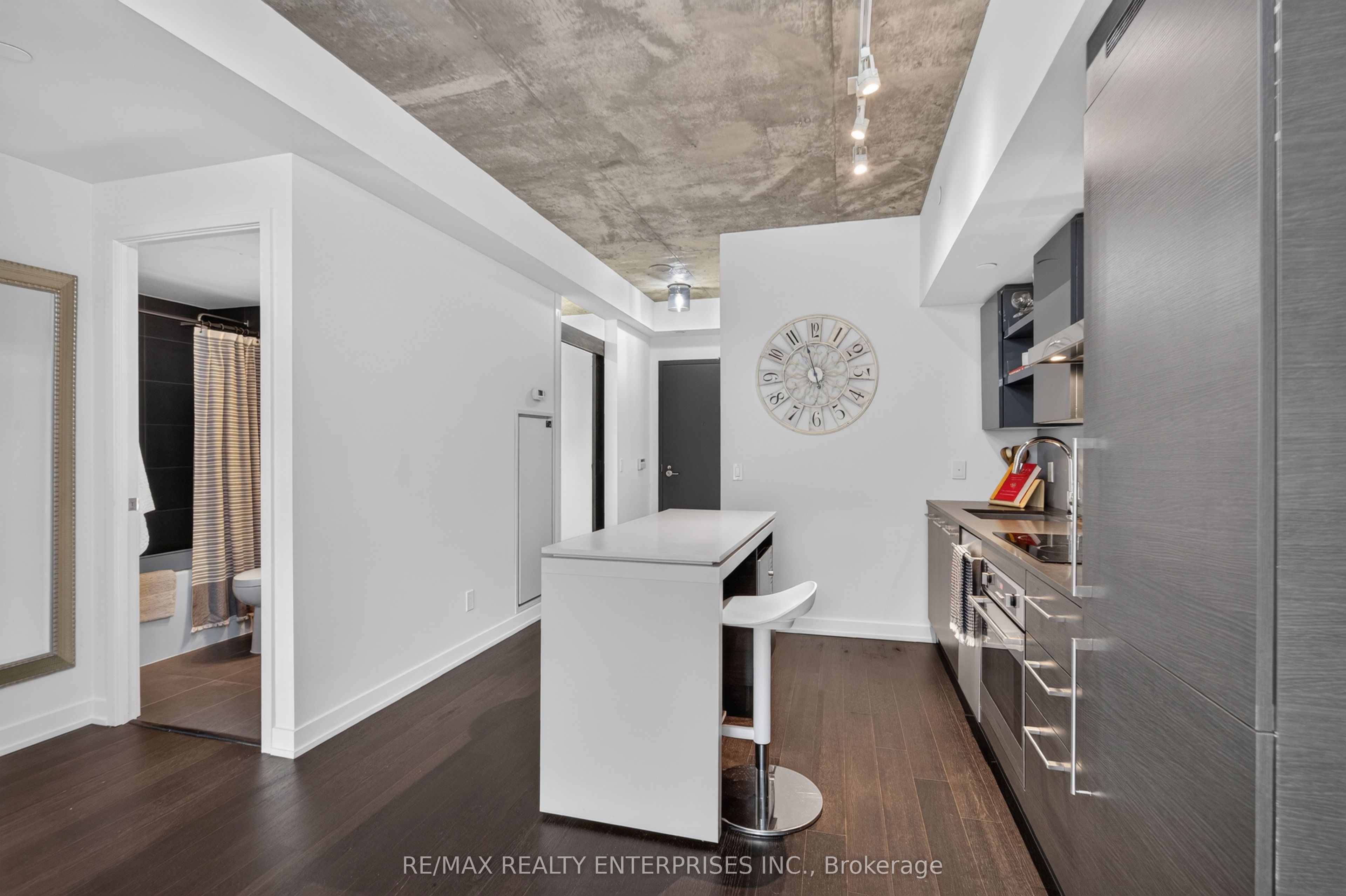 1030 King Street W 942, Toronto, ON M6K 1E6 photo 4