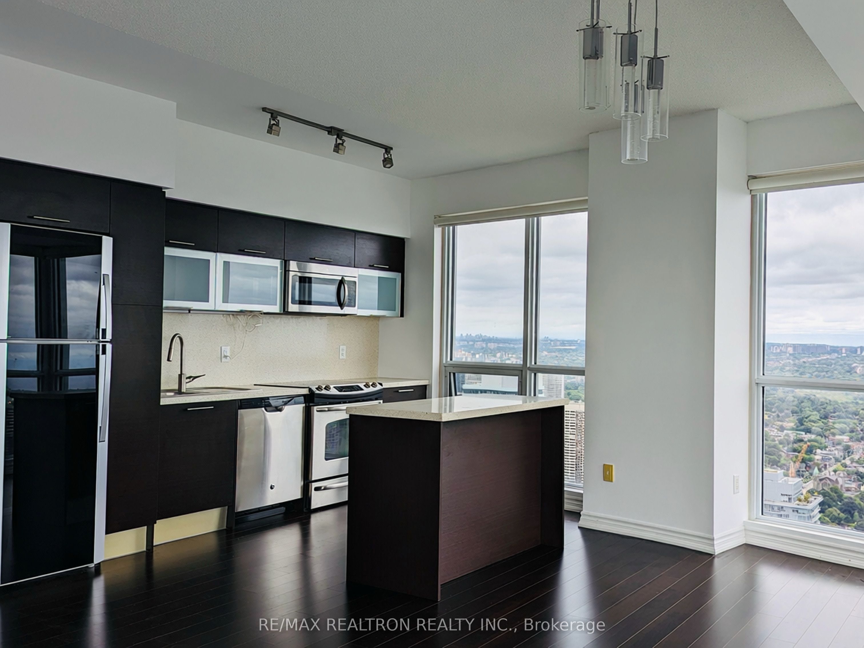 386 Yonge Street 5207, Toronto, ON M5B 0A5 photo 4
