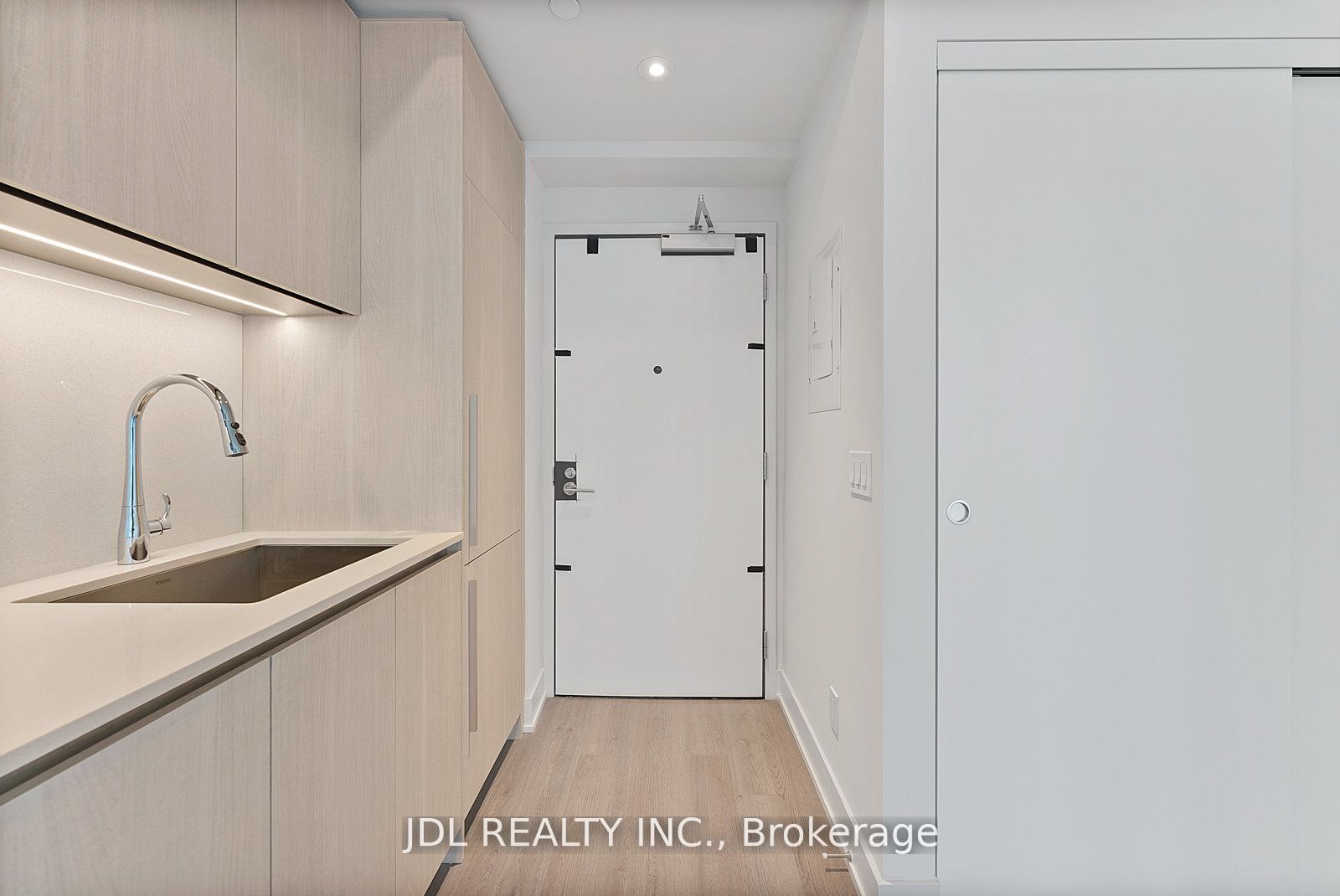 8 Cumberland Street 2609, Toronto, ON M4W 0B6 photo 5