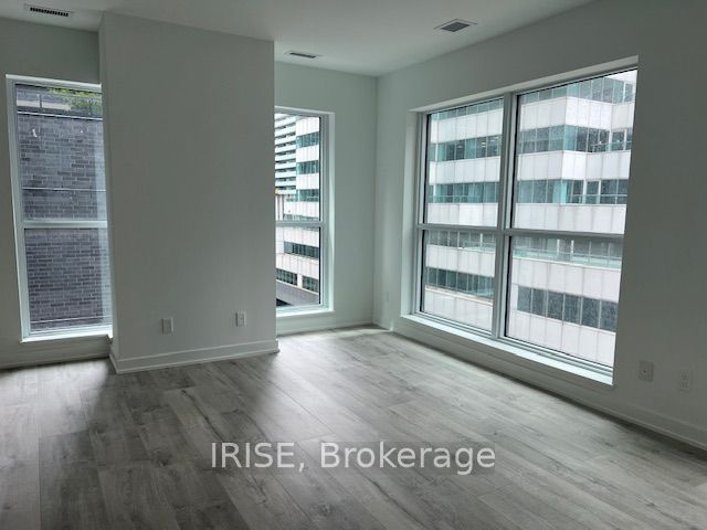 327 King Street W 606, Toronto, ON M5V 0W7 photo 3