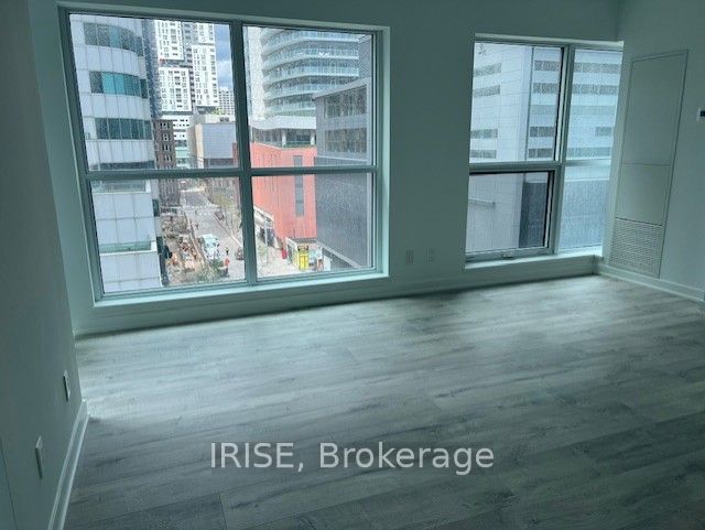 327 King Street W 606, Toronto, ON M5V 0W7 photo 4