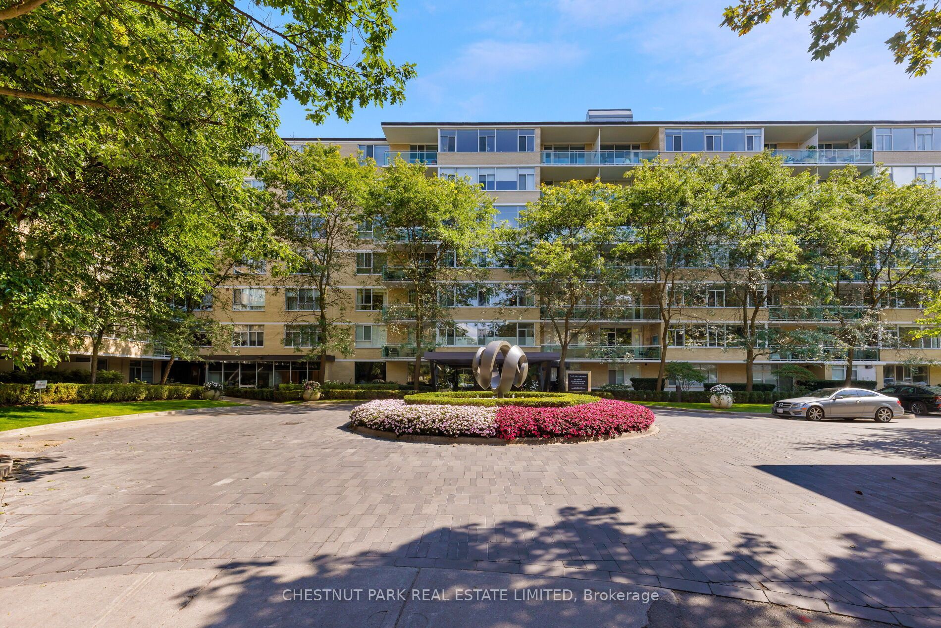 1 Benvenuto Place 322, Toronto, ON M4V 2L1 photo 2