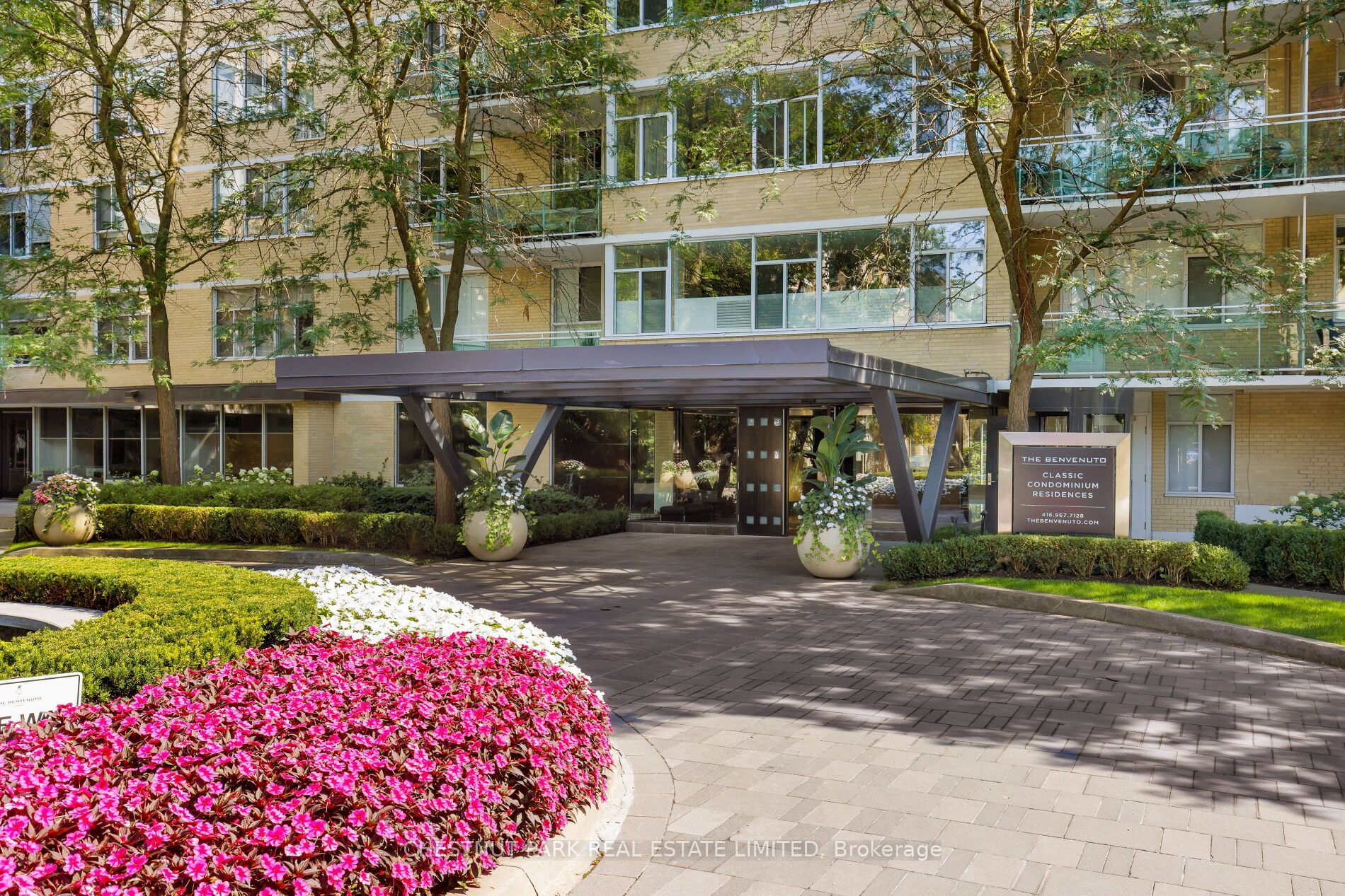 1 Benvenuto Place 322, Toronto, ON M4V 2L1 photo 3