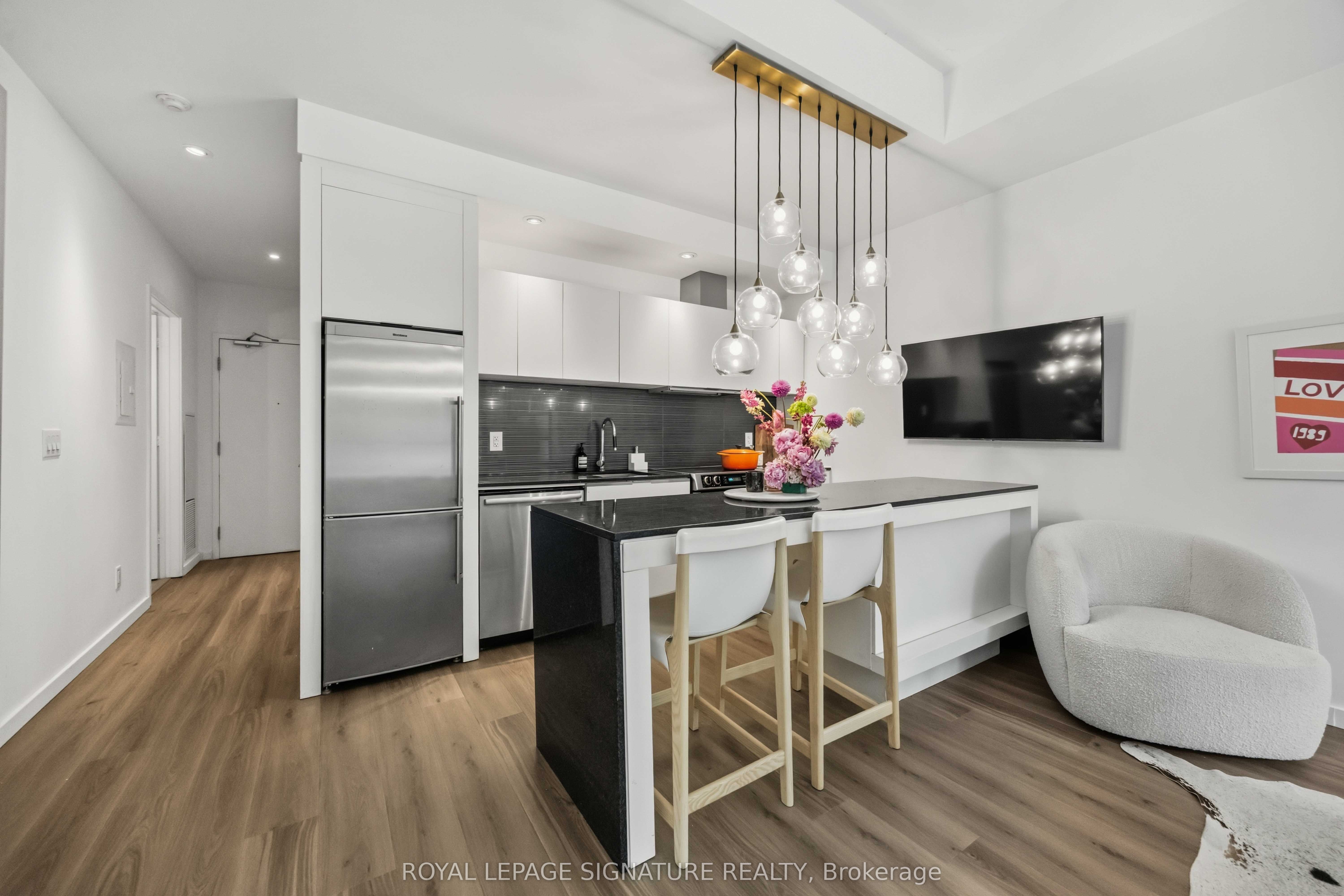 8 Charlotte Street 202, Toronto, ON M5V 0K4 photo 3