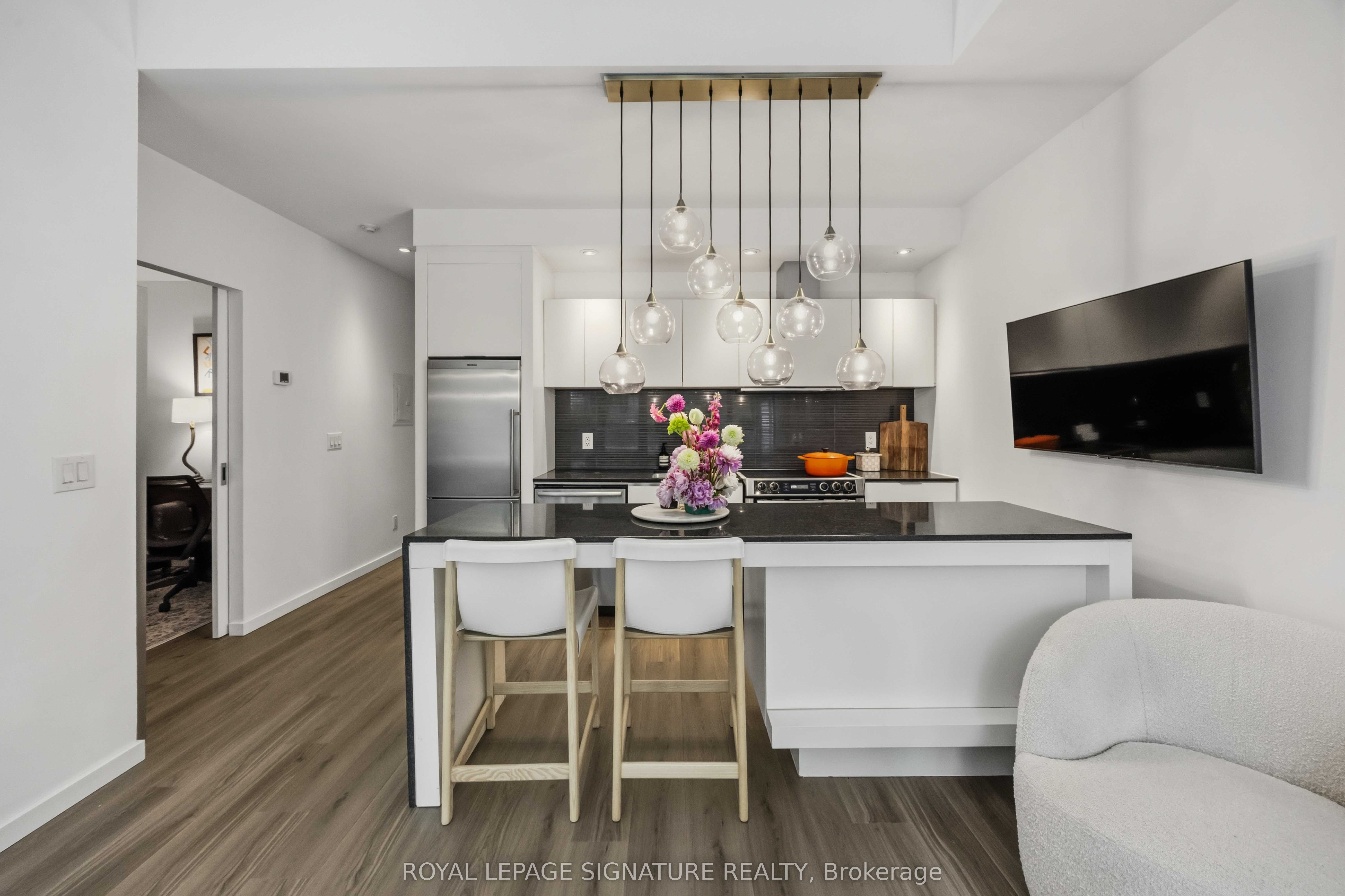 8 Charlotte Street 202, Toronto, ON M5V 0K4 photo 4