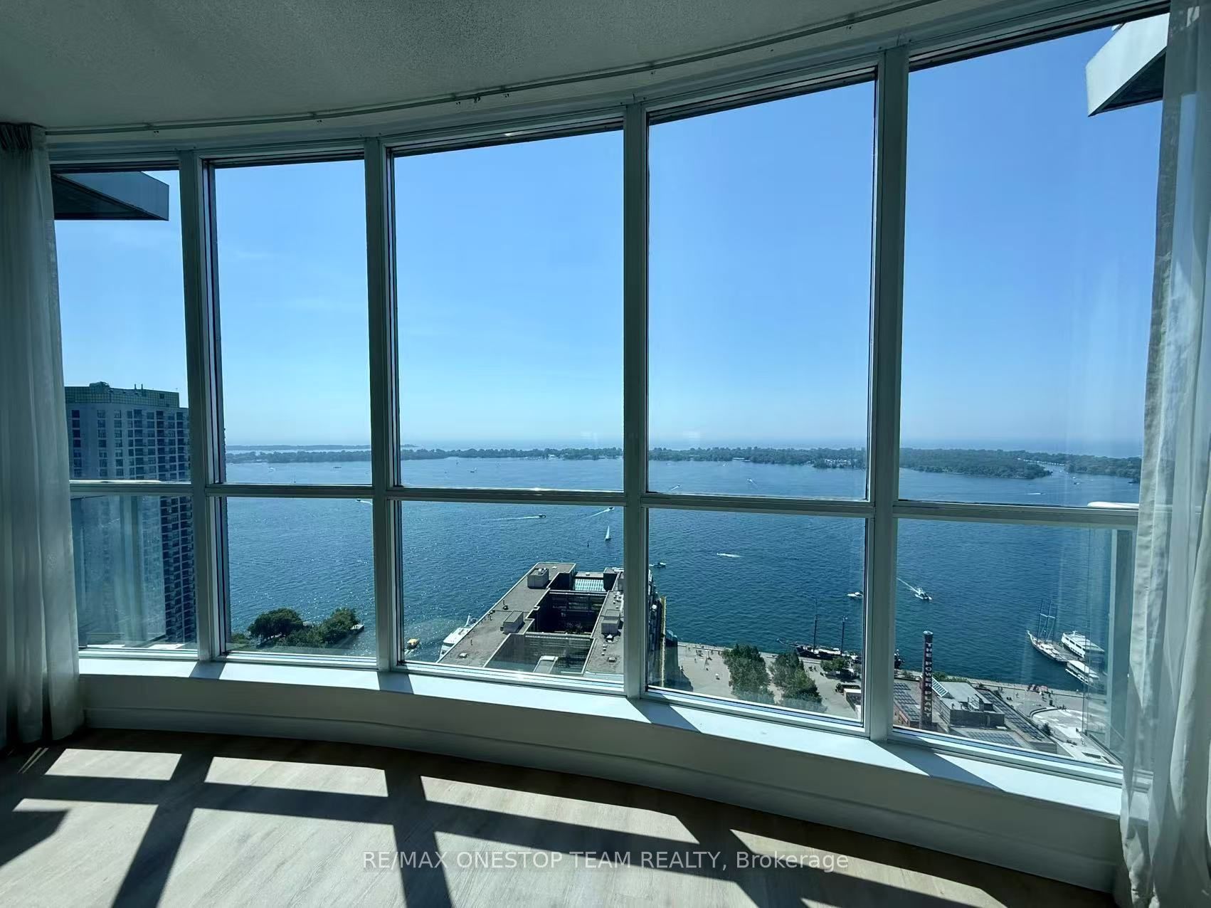 208 Queens Quay W 3506, Toronto, ON M5J 2Y5 photo 2