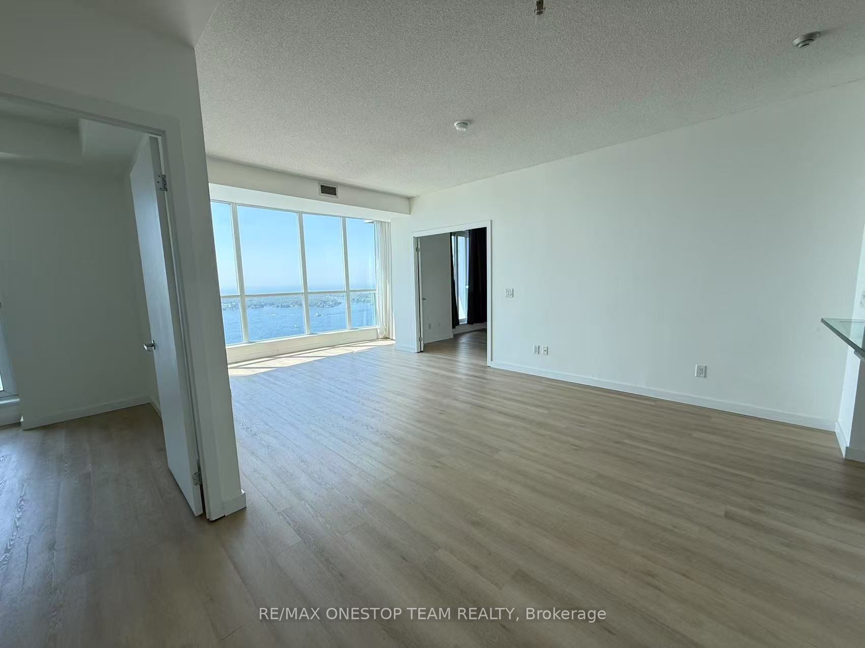 208 Queens Quay W 3506, Toronto, ON M5J 2Y5 photo 3