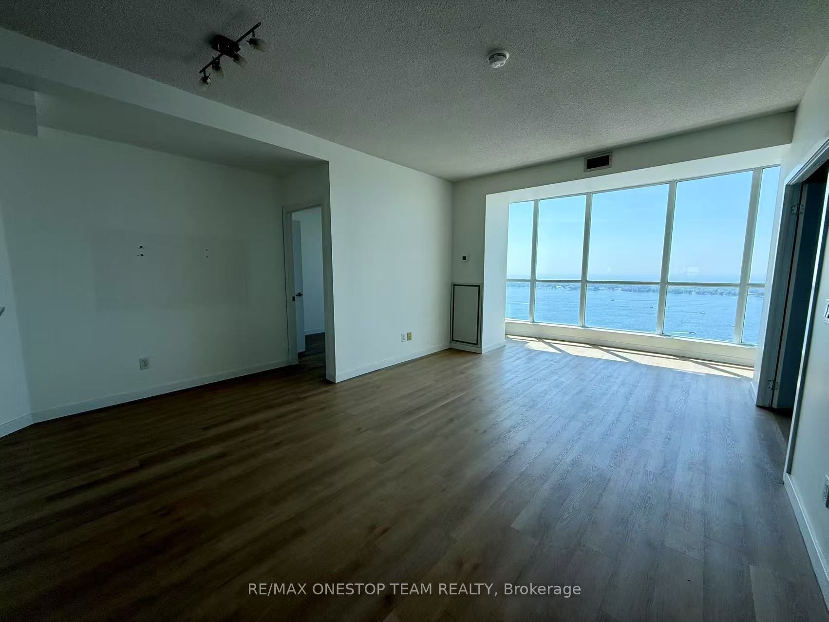 208 Queens Quay W 3506, Toronto, ON M5J 2Y5 photo 5