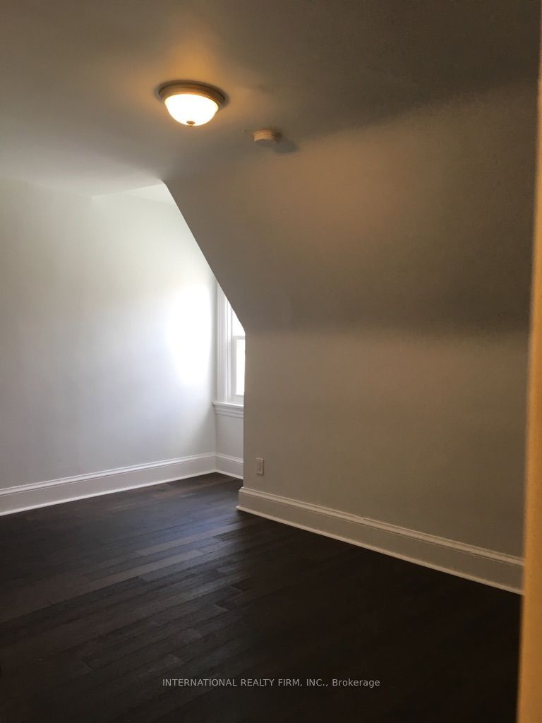 161 Montrose Avenue 2, Toronto, ON M6J 2T6 photo 2