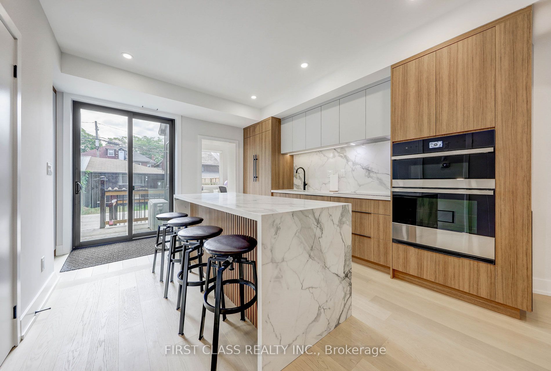 431 Roxton Road Ensuite 1, Toronto, ON M6G 3R5 photo 2