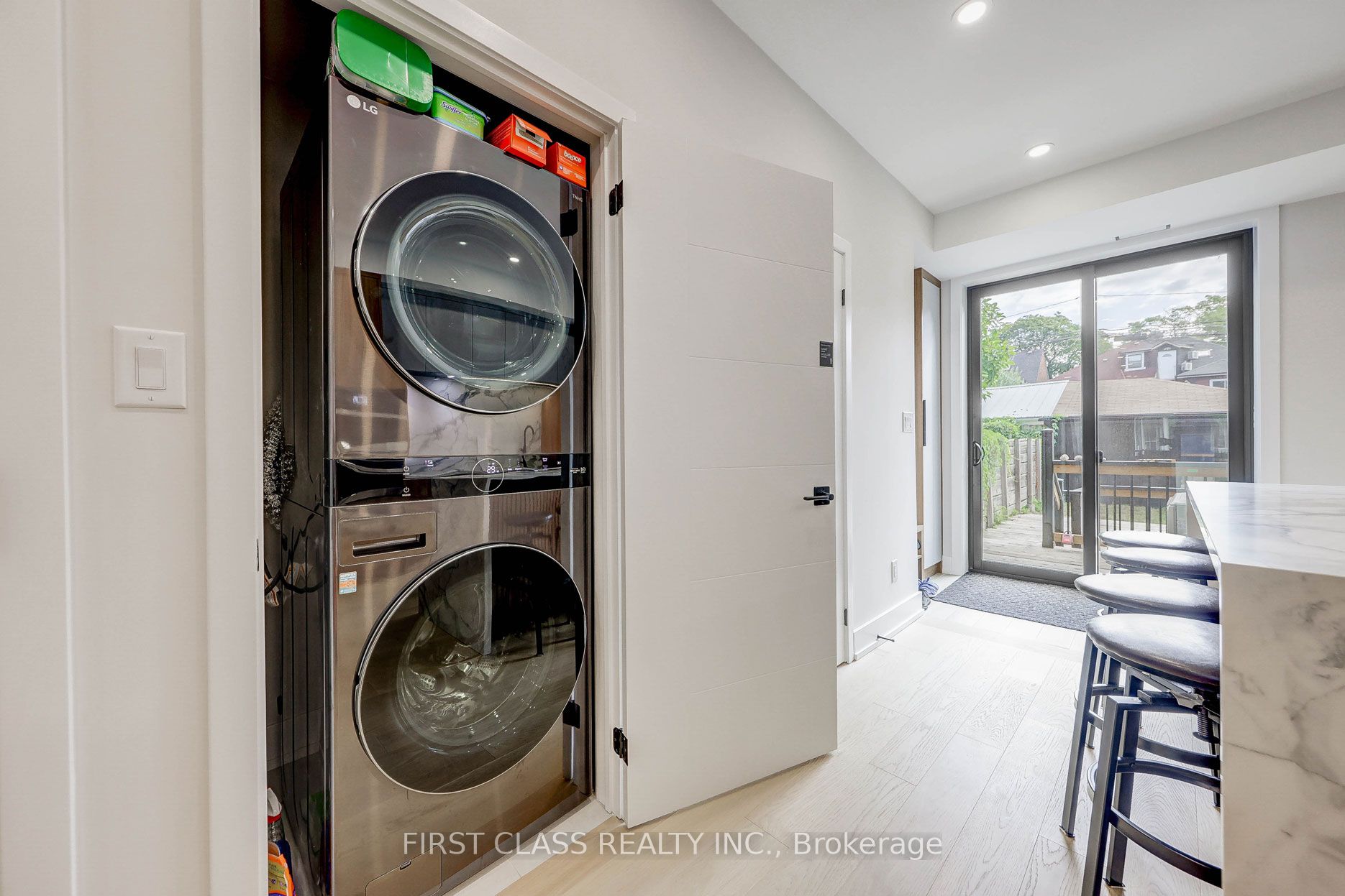 431 Roxton Road Ensuite 1, Toronto, ON M6G 3R5 photo 3