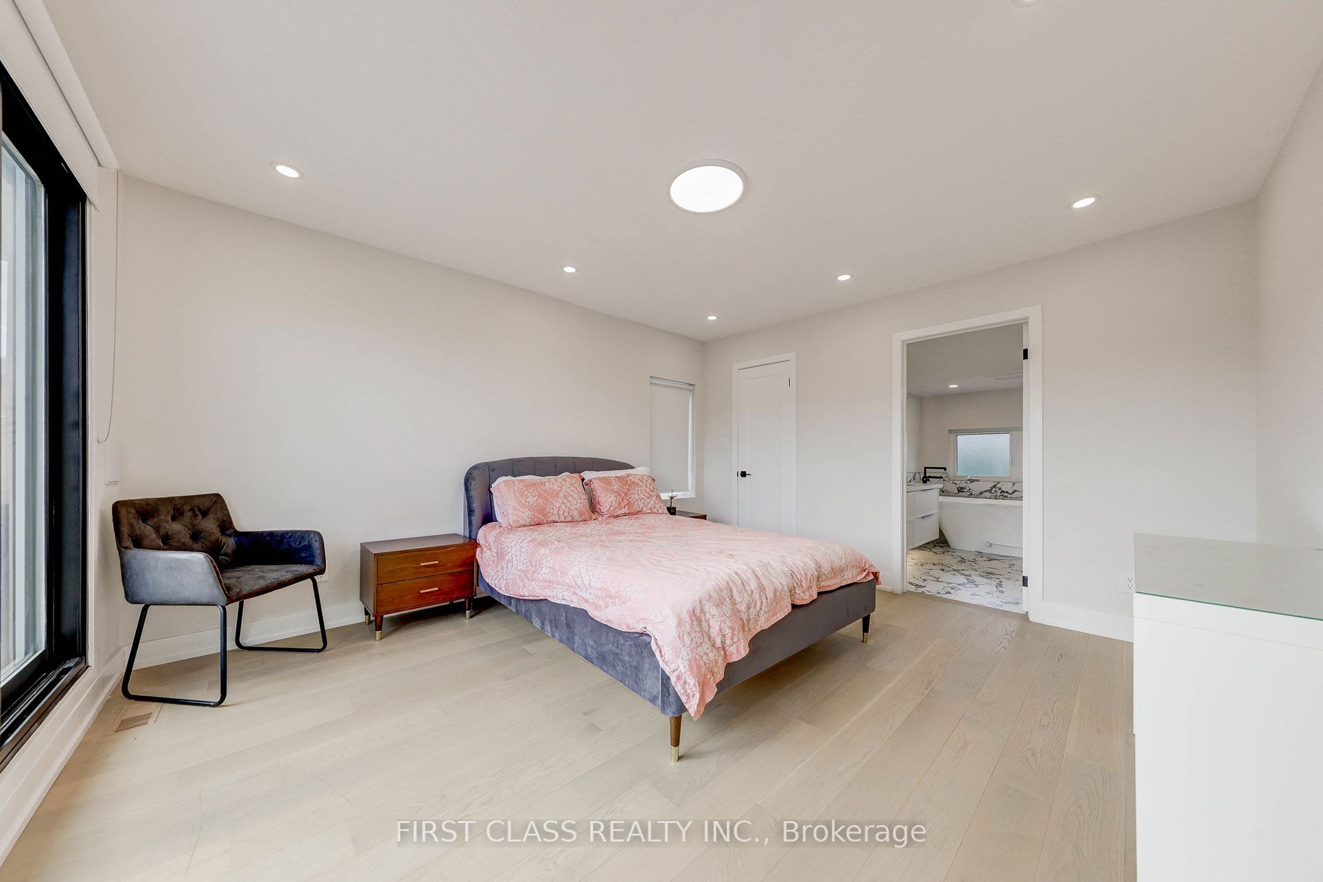 431 Roxton Road Ensuite 1, Toronto, ON M6G 3R5 photo 4